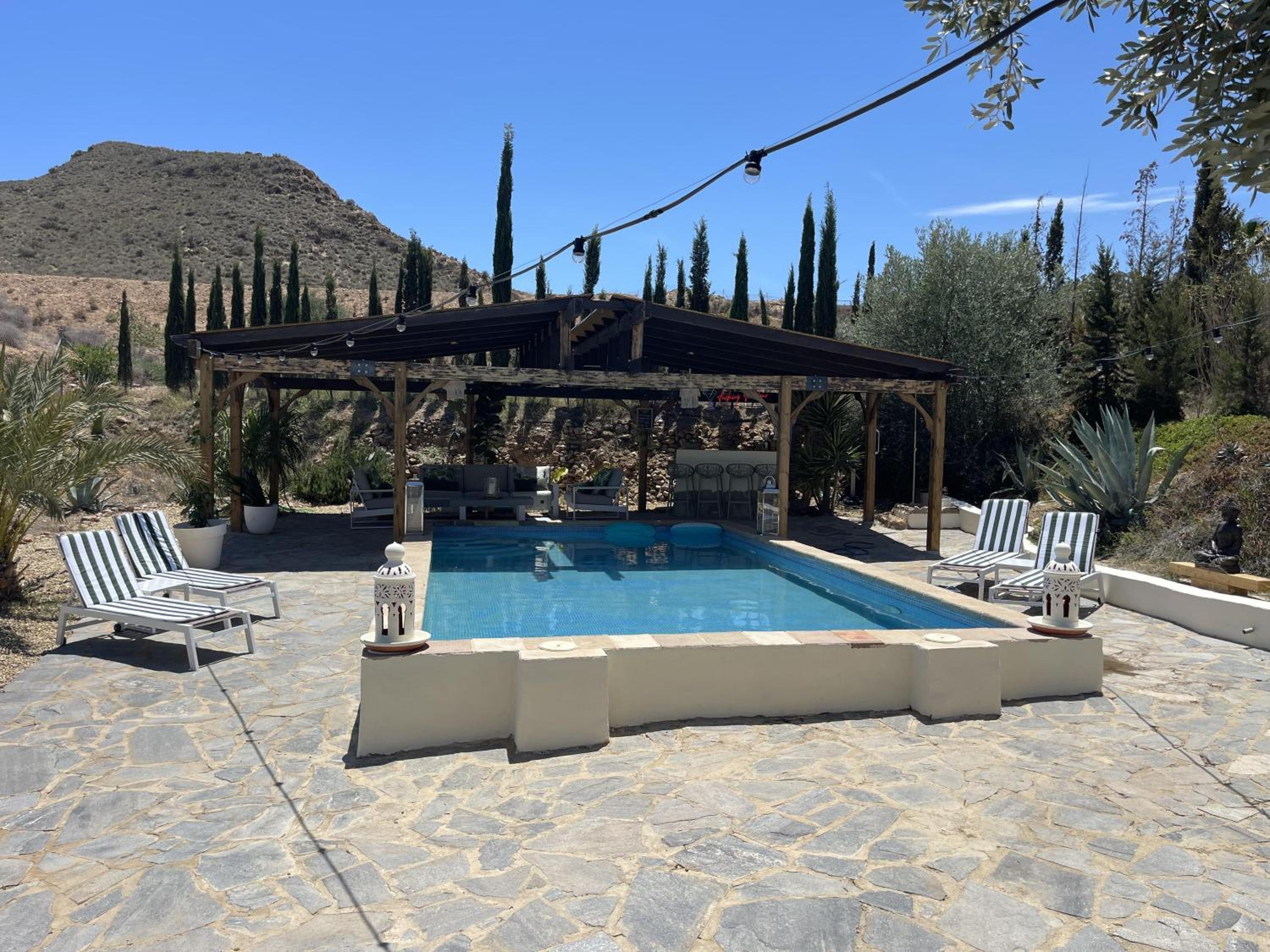 2bedroom-Pool-LoungeBar-MountainView-Wifi