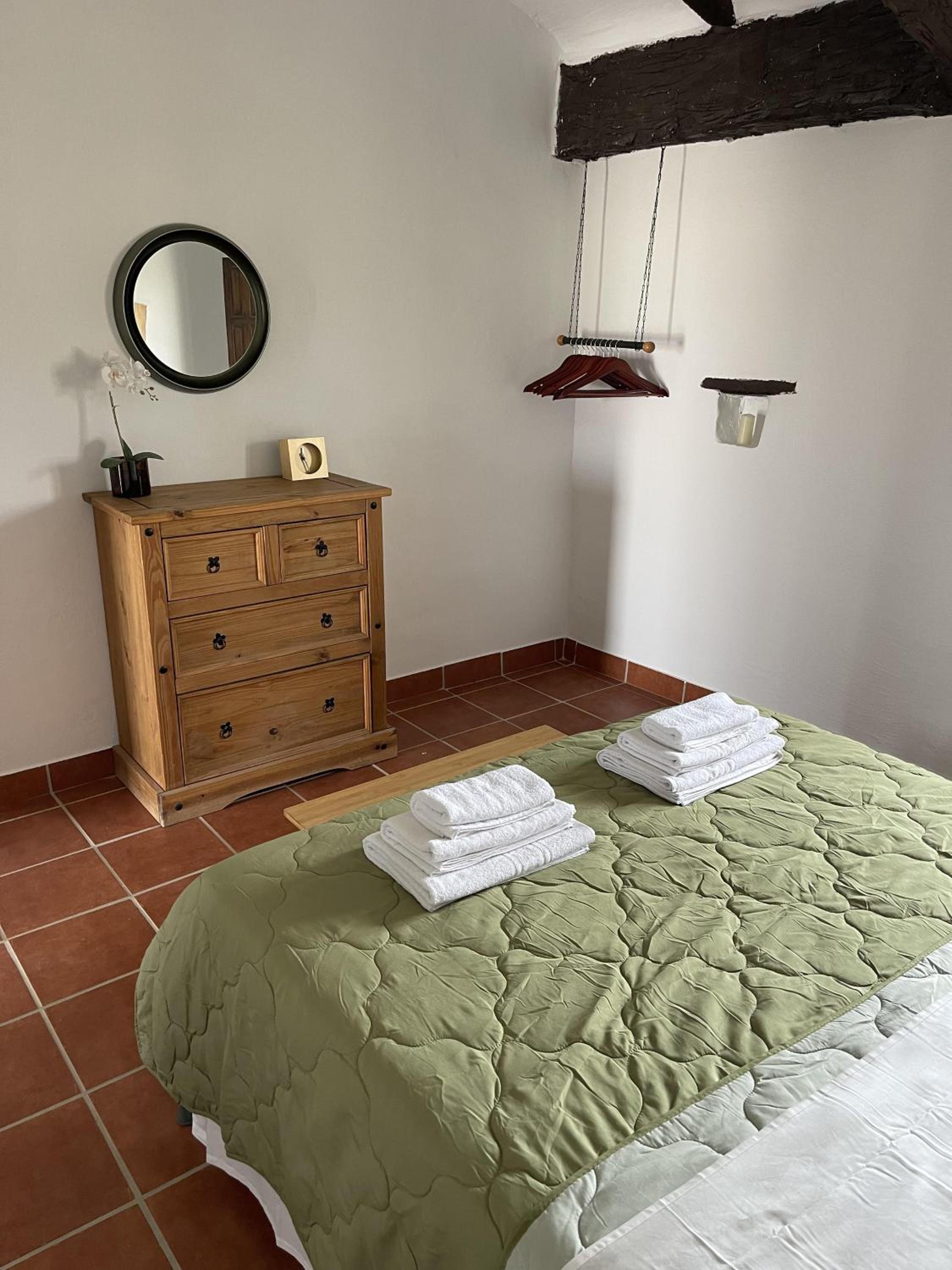 2bedroom-Pool-LoungeBar-MountainView-Wifi