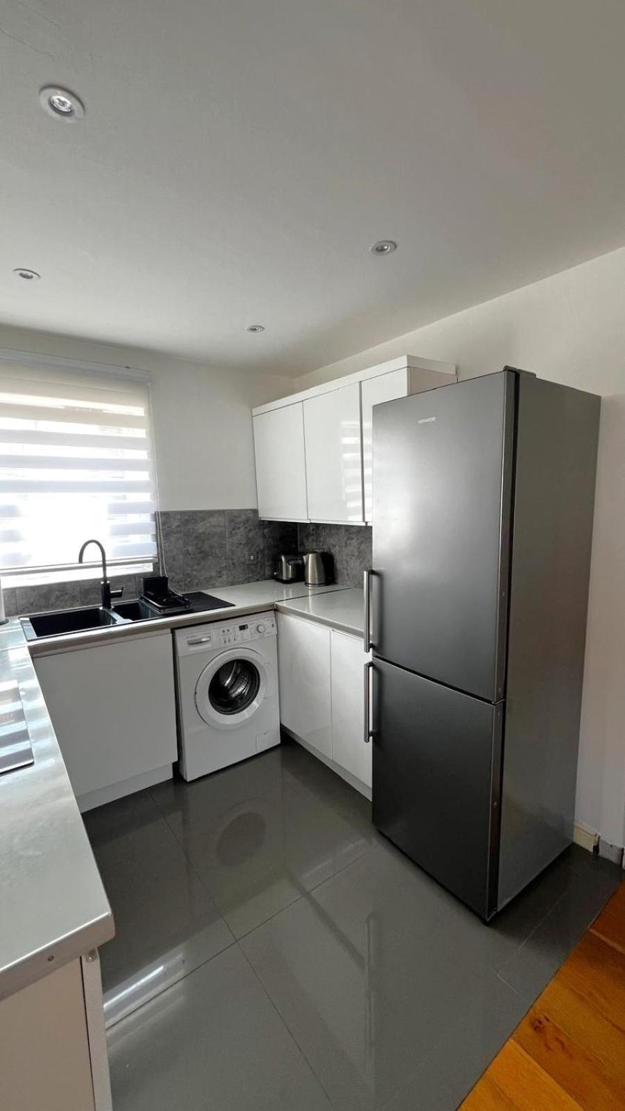 2-Bedroom Flat Walking Distance to ExCeL London - Perfect Location!