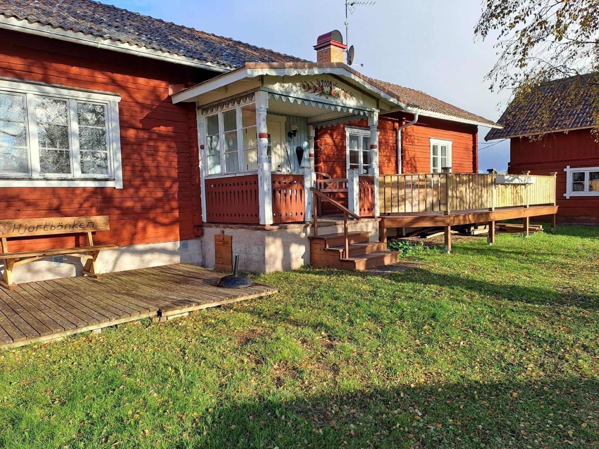 Landestypisches Blockhaus mit kleiner Eingangsveranda view 4