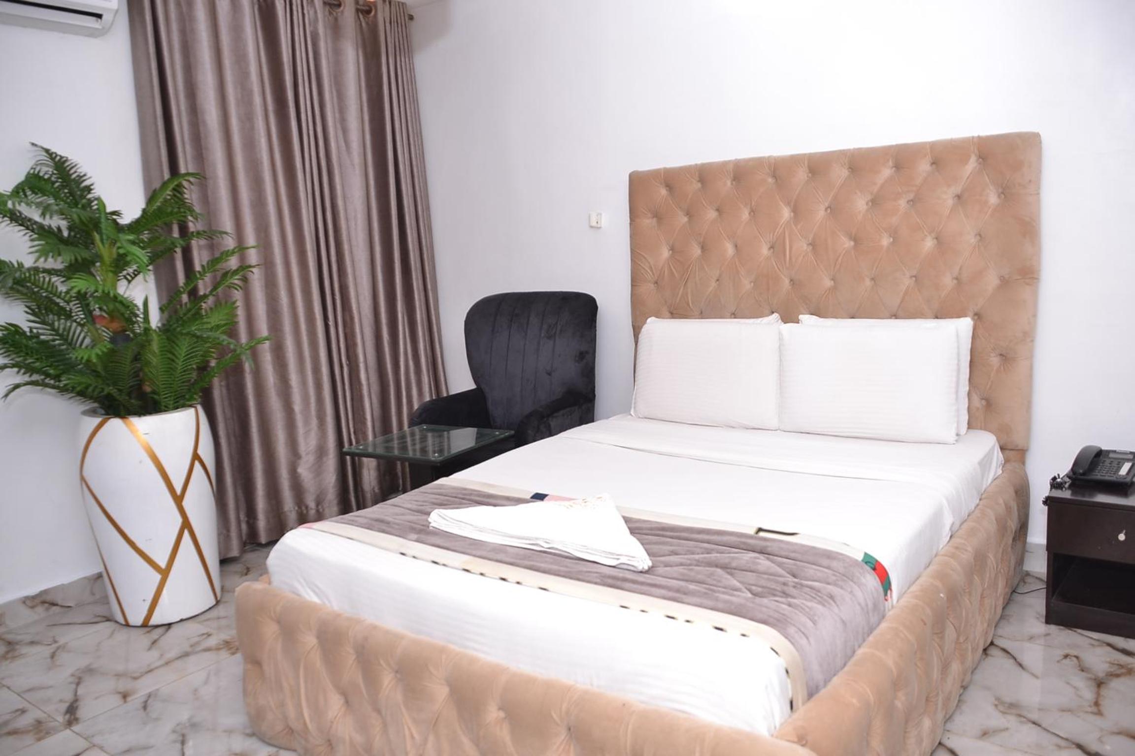 Standard Luxury Room - Sleeps2 - Pool - PetAllowed