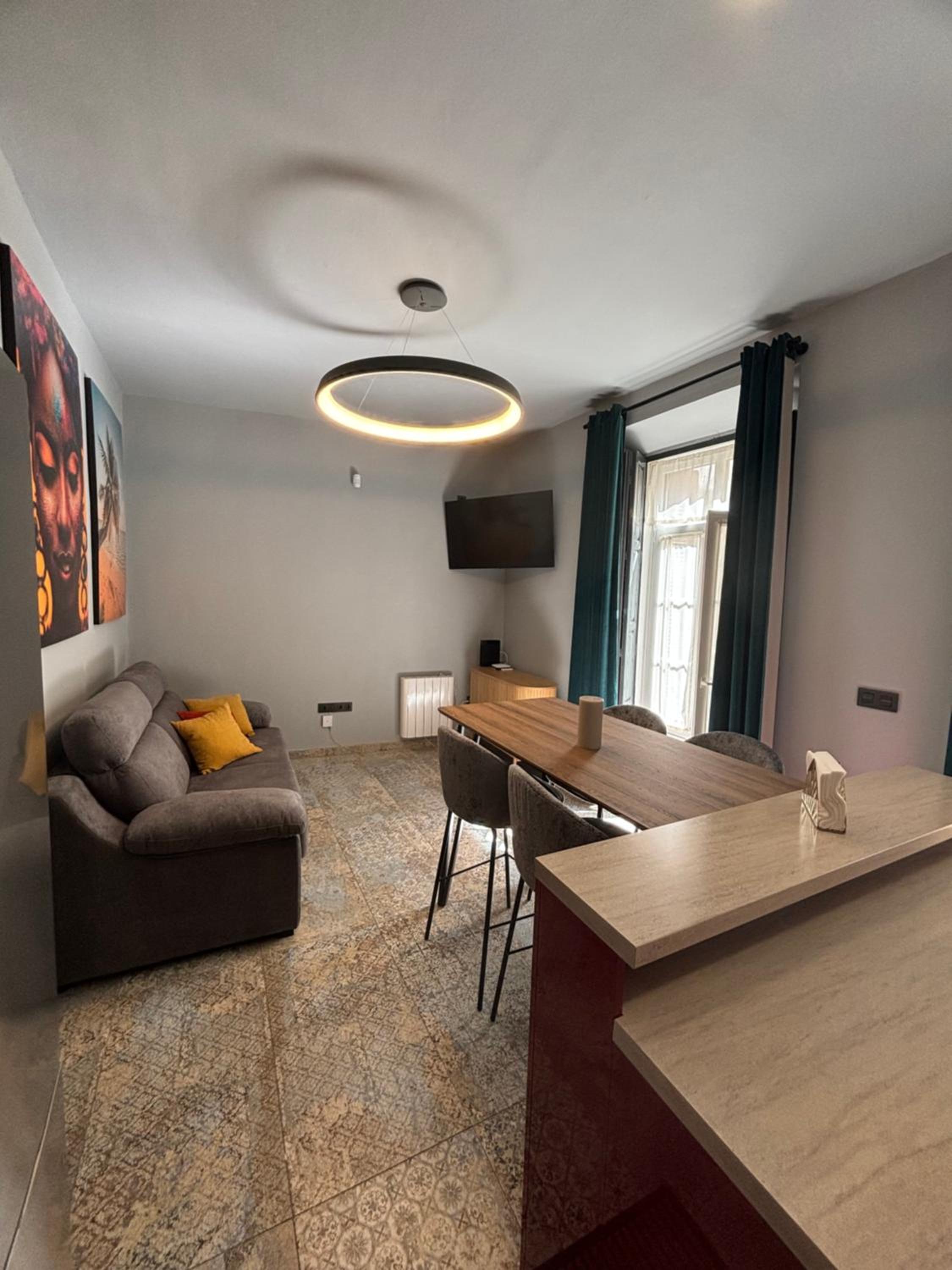 Alma de Málaga 2BR Stay with Art History & Comfort in the Heart of the City