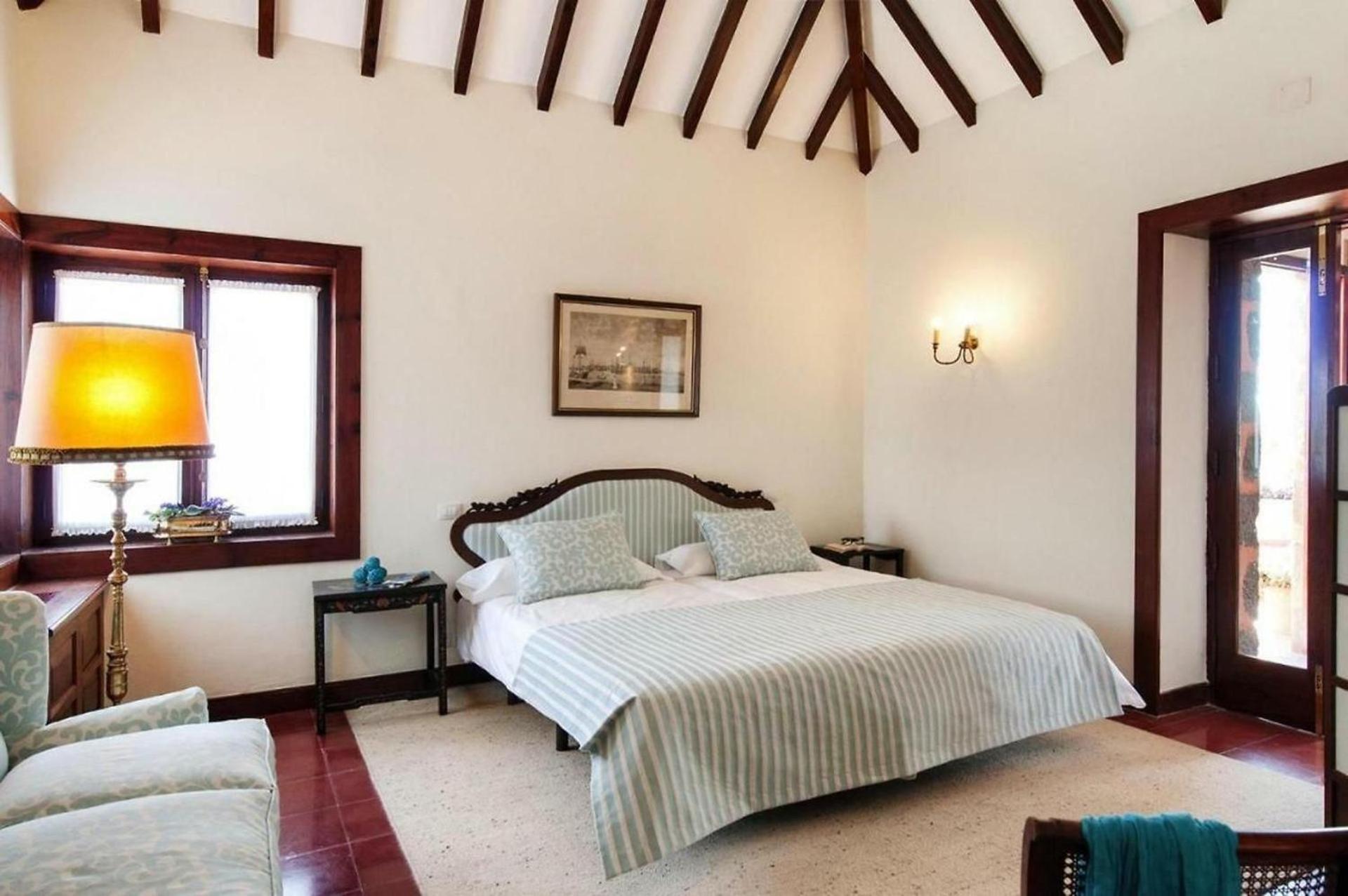 Luxurious Villa Oasis in Santa Brigida