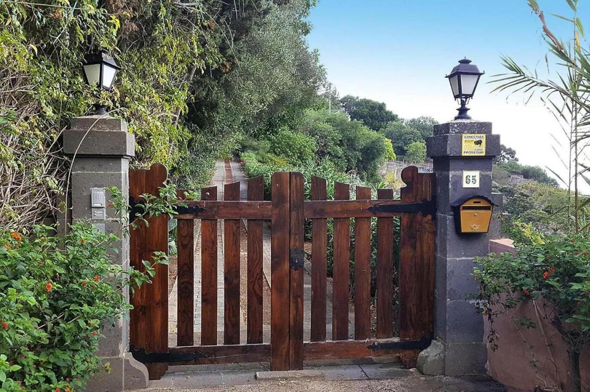 Luxurious Villa Oasis in Santa Brigida