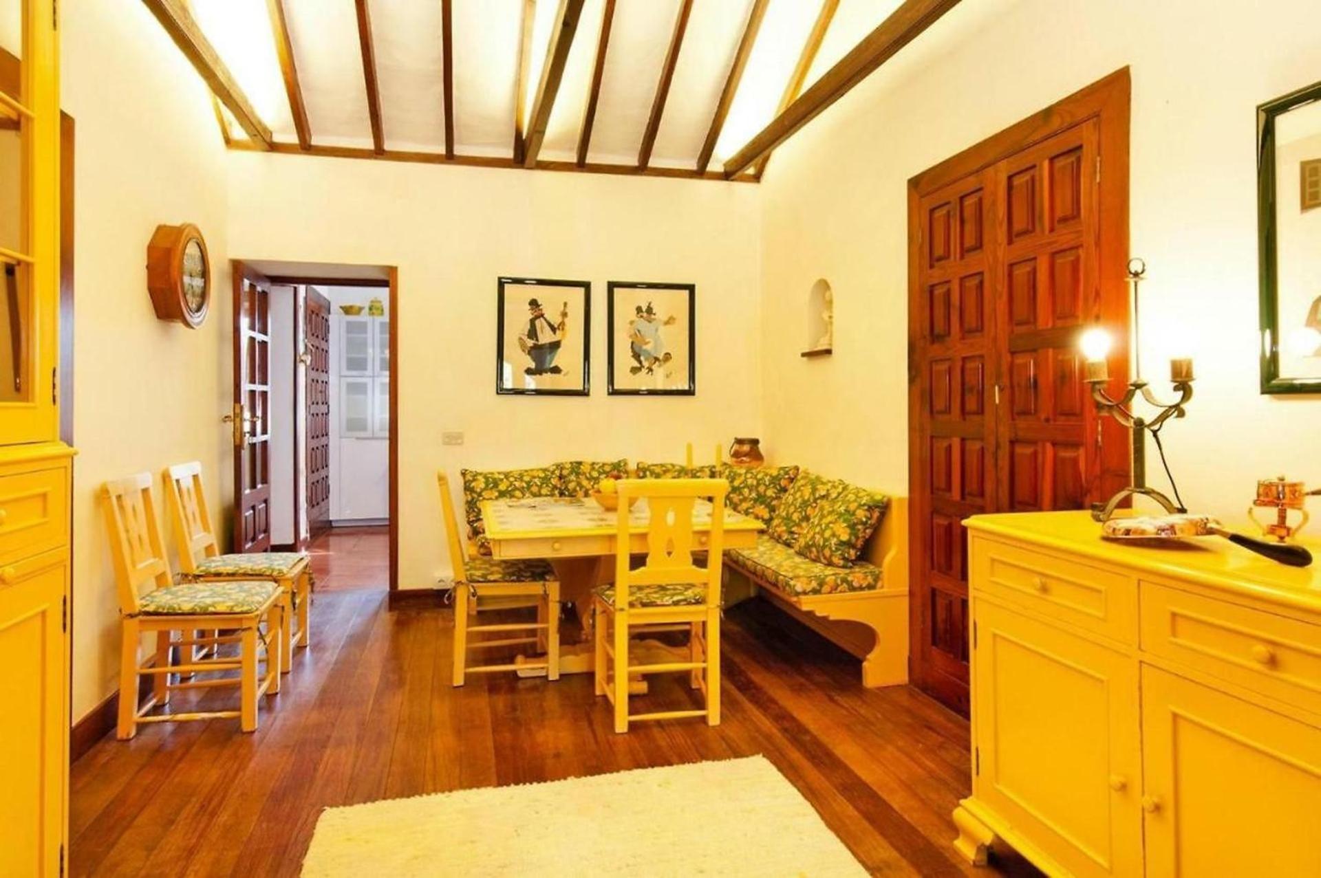 Luxurious Villa Oasis in Santa Brigida