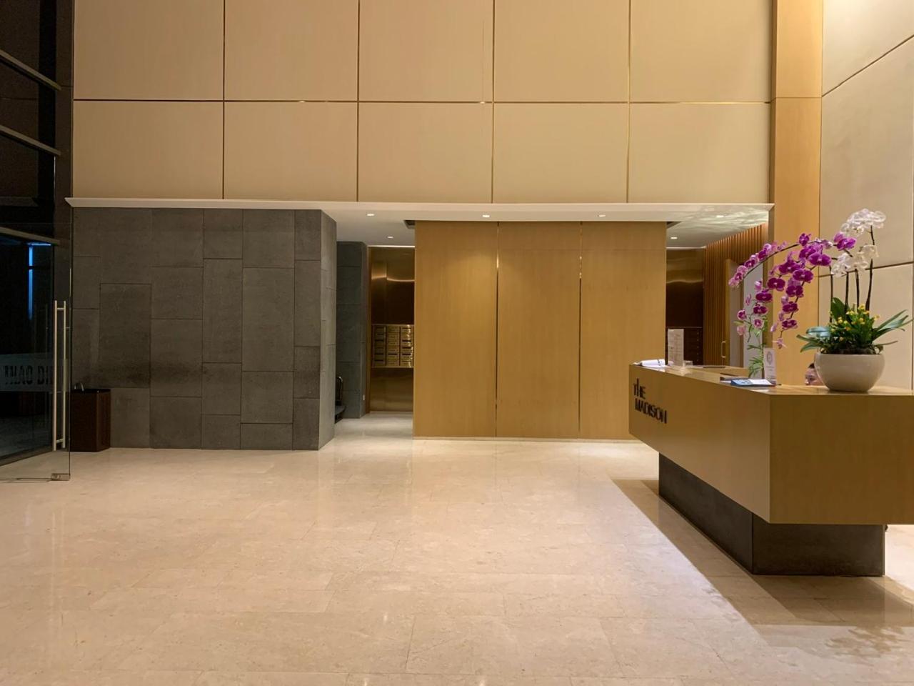 2 bed GatewayThao Dien - hot tub