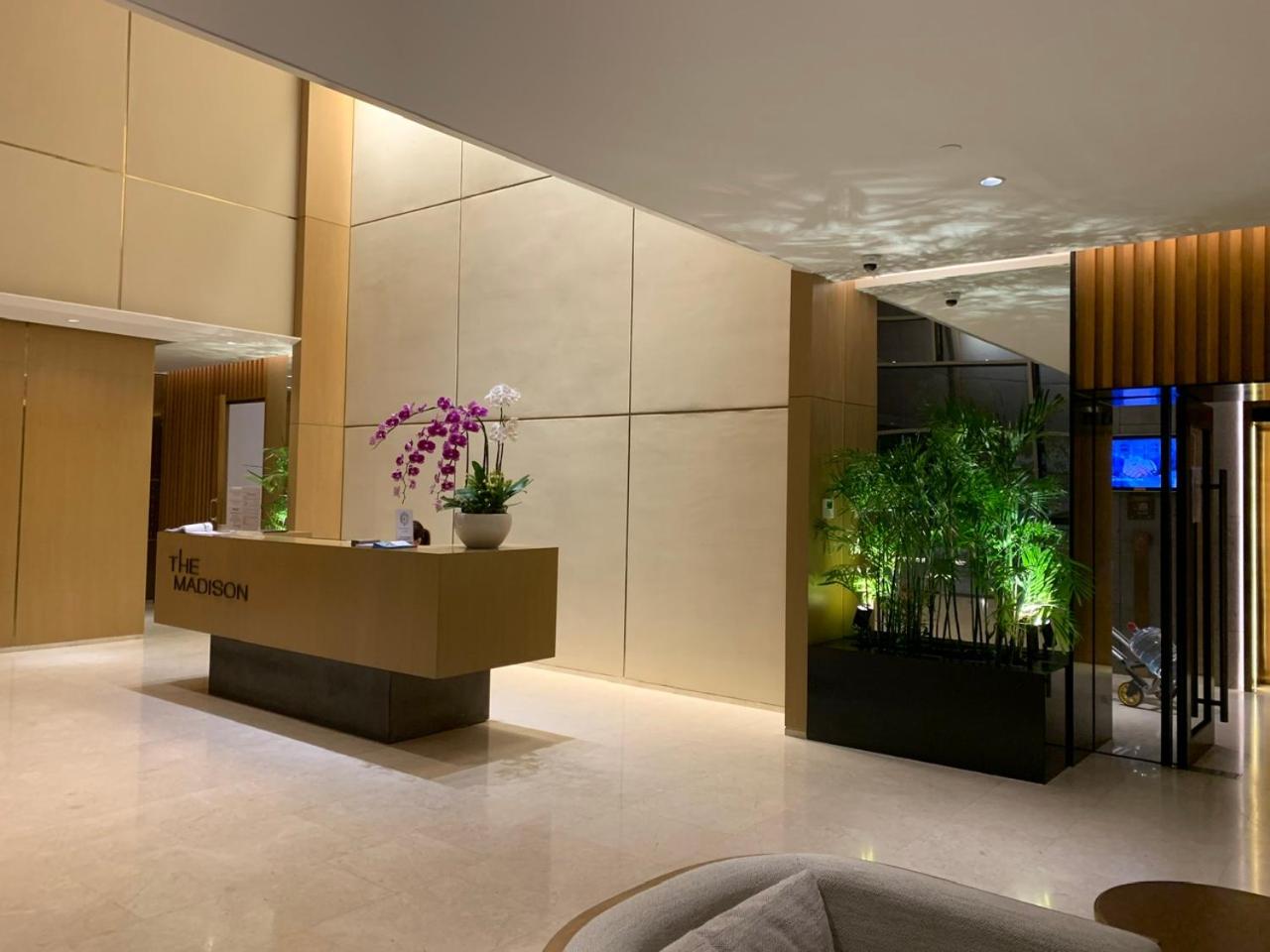 2 bed GatewayThao Dien - hot tub