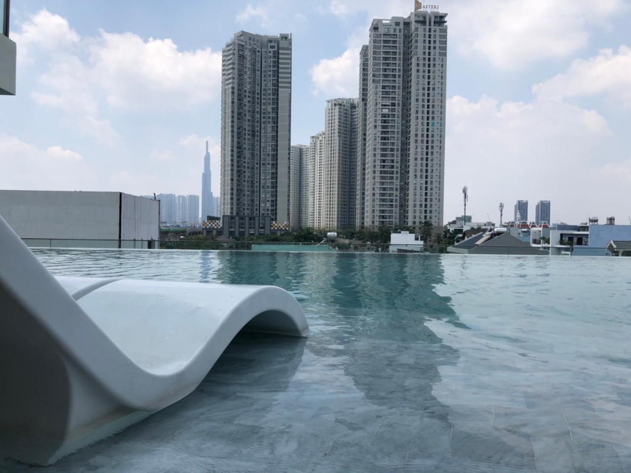 2 bed GatewayThao Dien - hot tub
