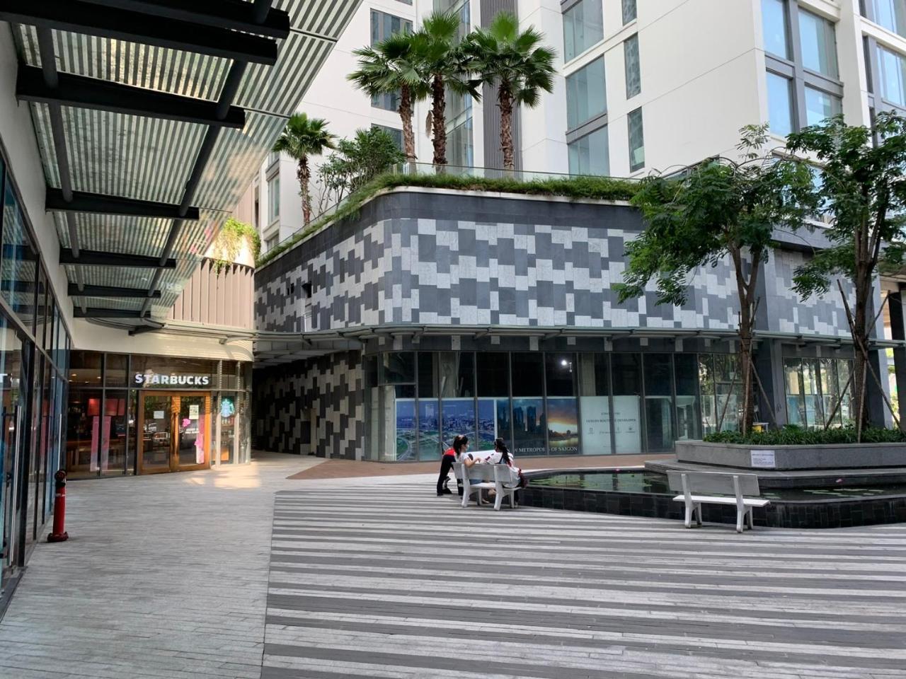 2 bed GatewayThao Dien - hot tub