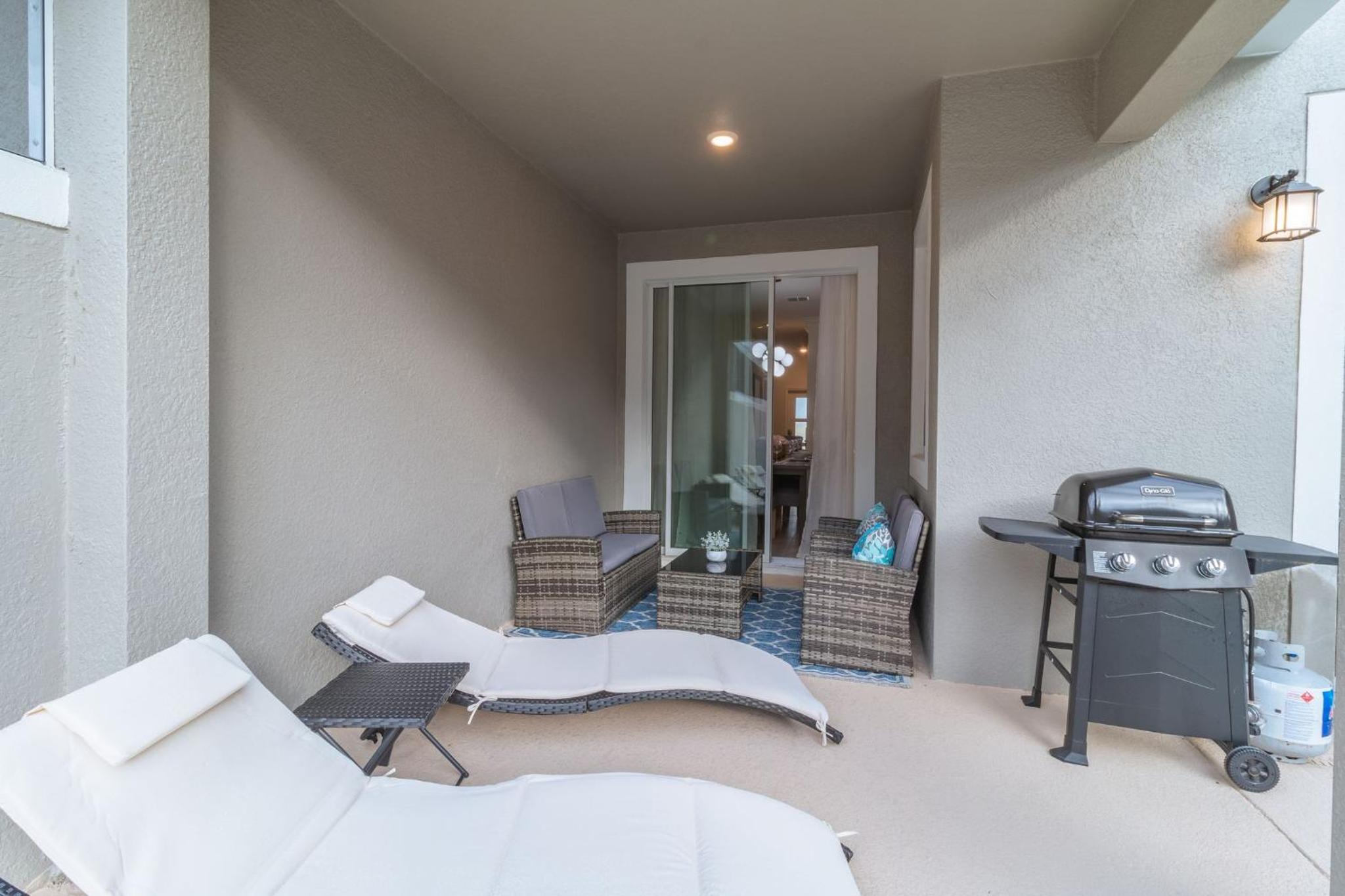 Brand New 4 Bed In Resort Community- Water Park view 3