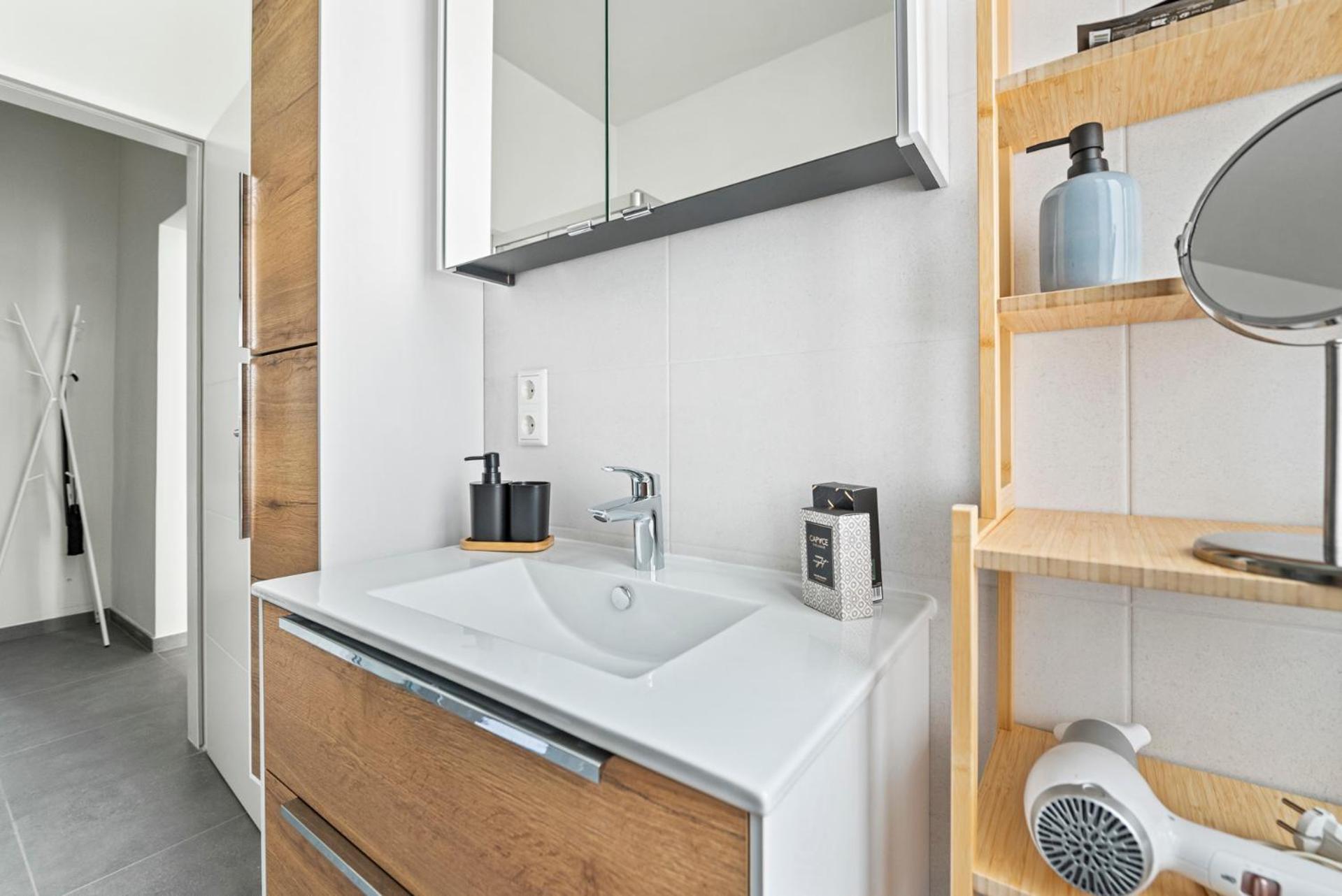Cozy, generous City Apartment - 10 min to city-centre - Contactless 24h Check-In