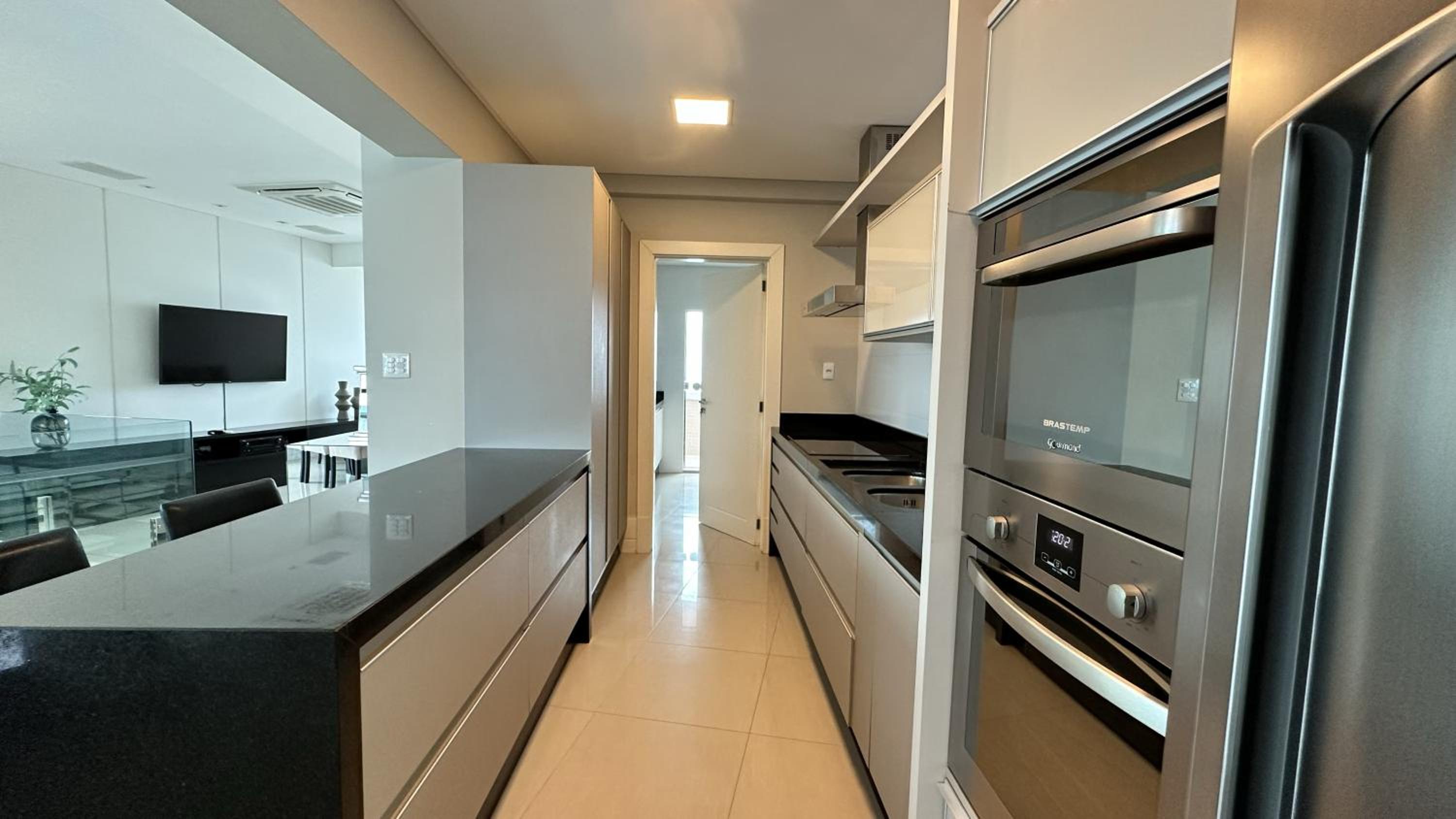 Cobertura Duplex com Piscina, Vista Mar e Hidro