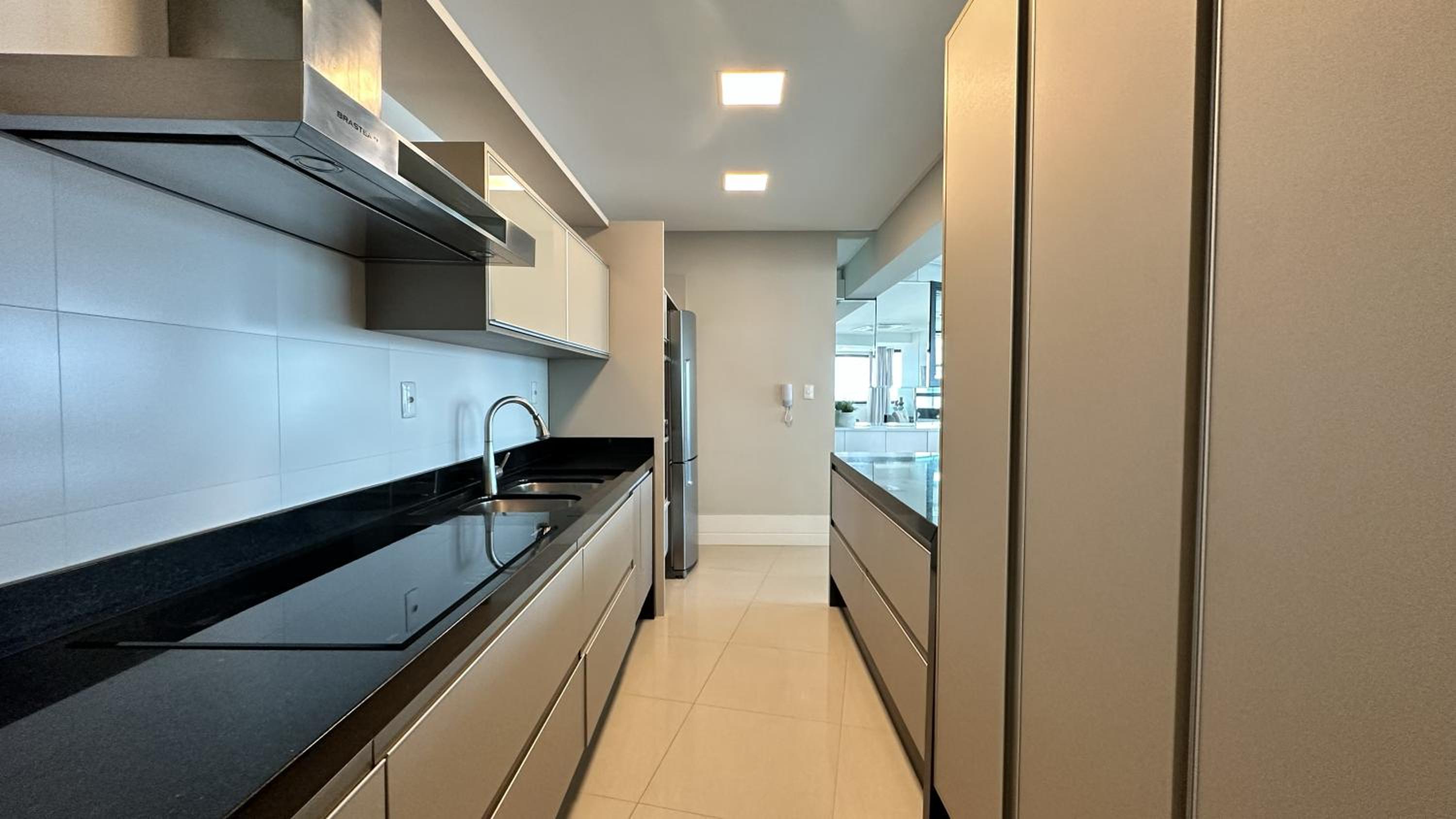 Cobertura Duplex com Piscina, Vista Mar e Hidro