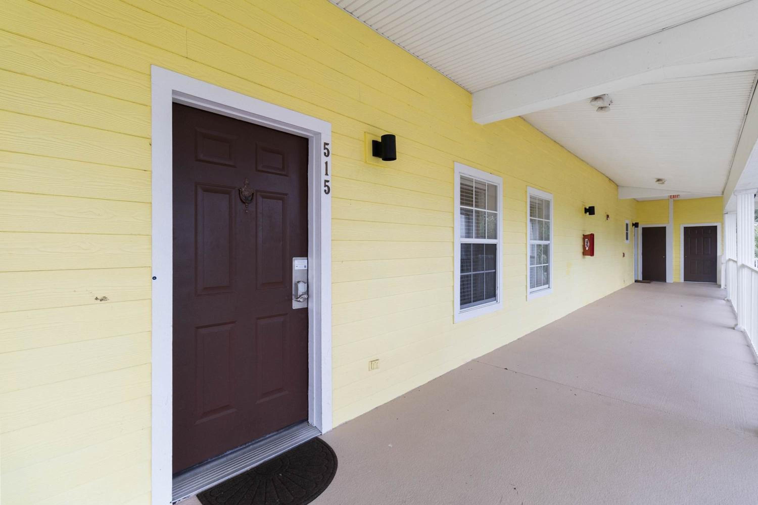 Third floor 3BR condo close to Disney view 3