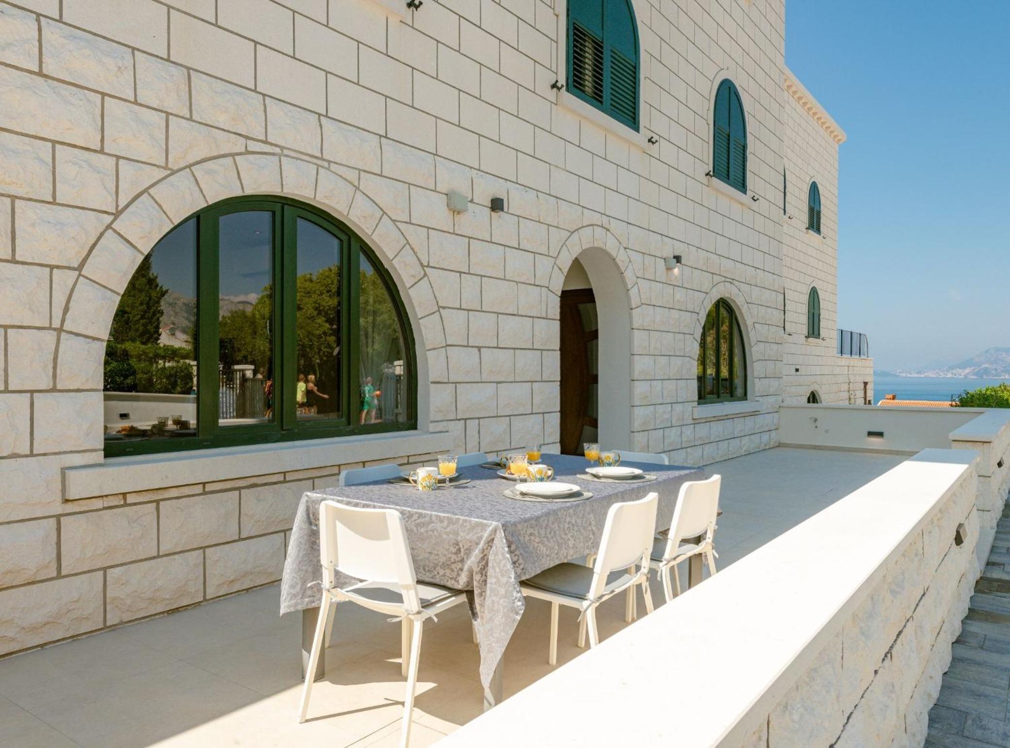 Luxury Private Spa Apartment with Heated Pool & Sauna and Sea View view 5