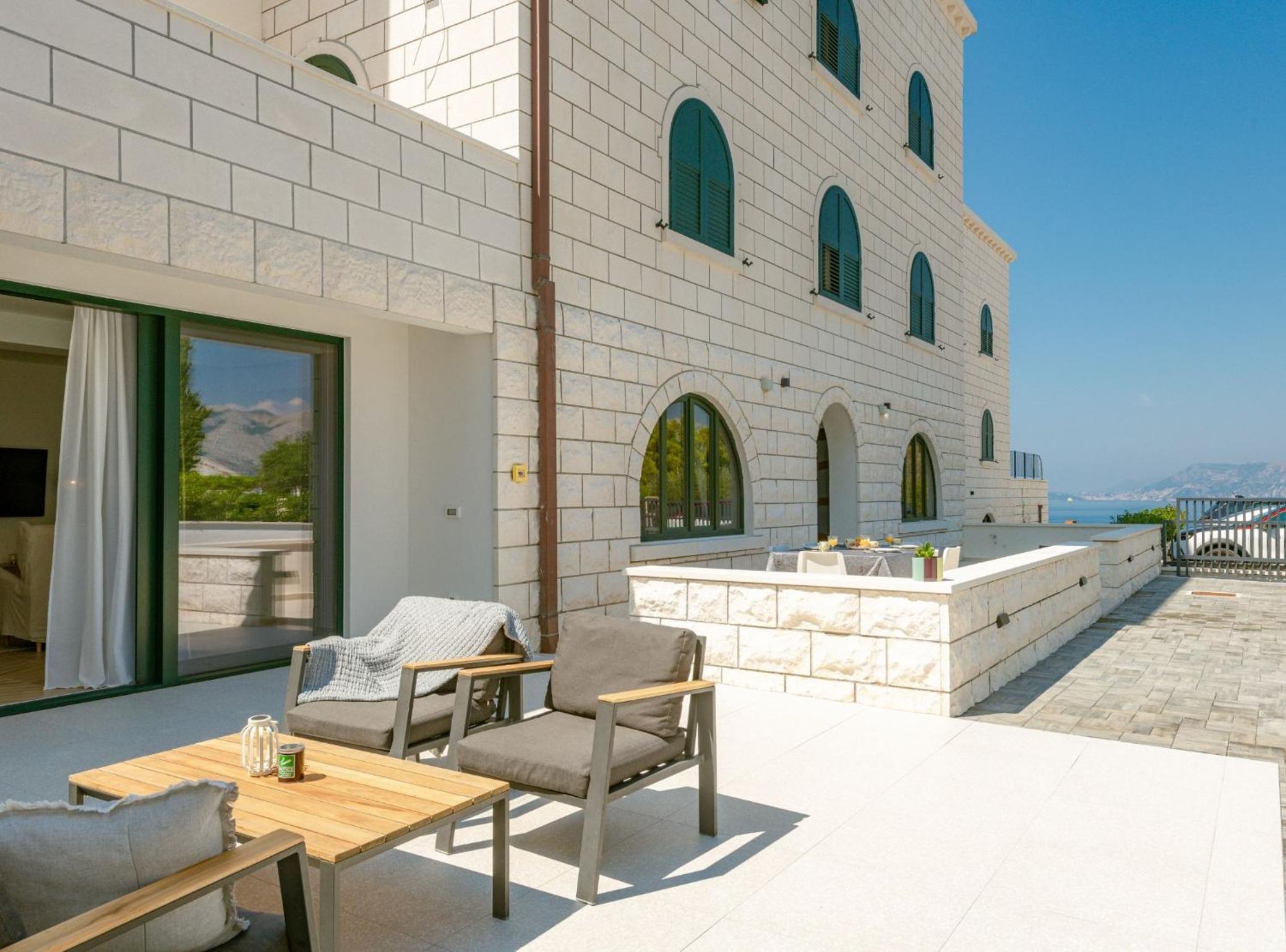 Luxury Private Spa Apartment with Heated Pool & Sauna and Sea View view 4