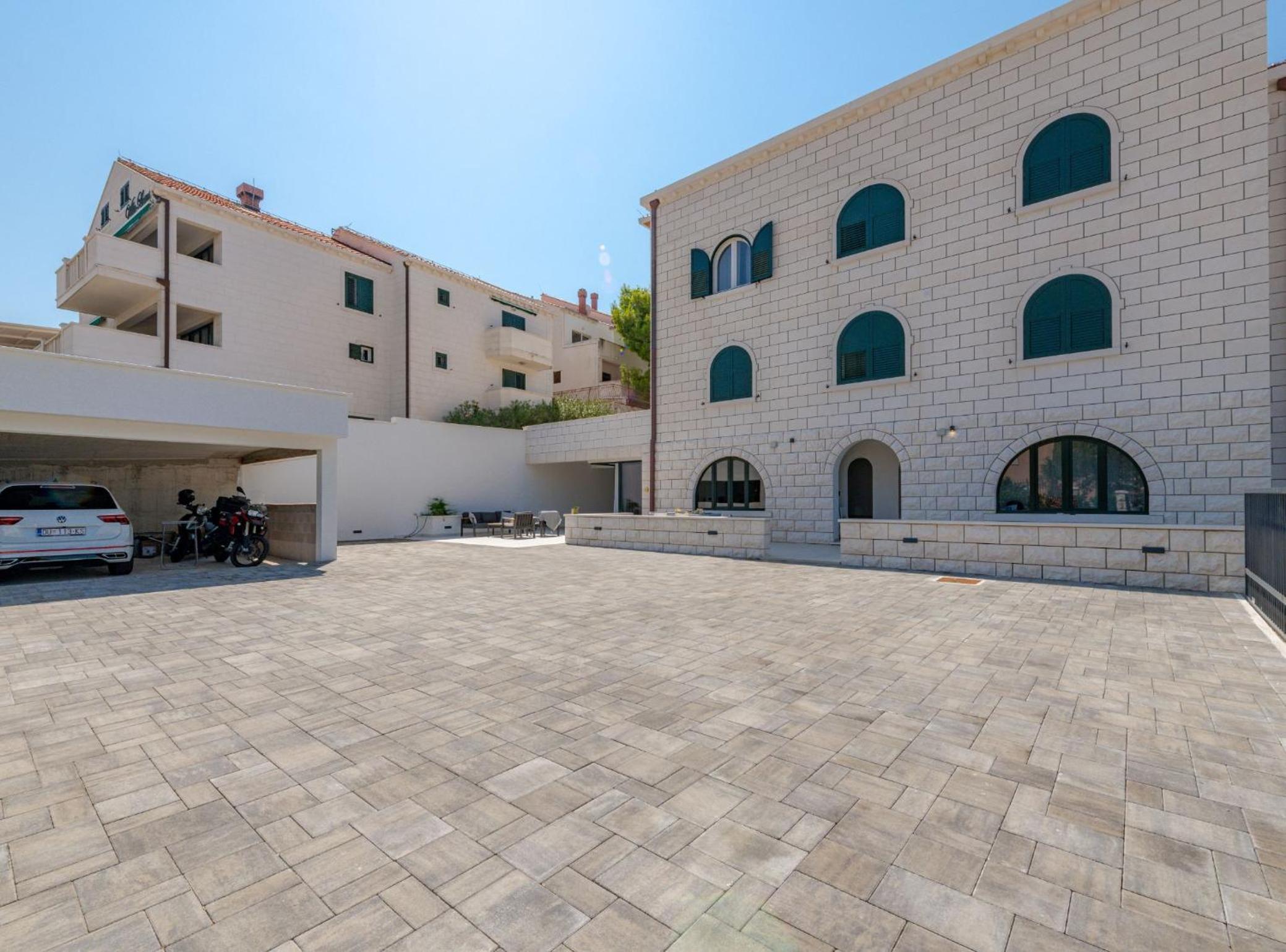 Luxury Private Spa Apartment with Heated Pool & Sauna and Sea View view 2