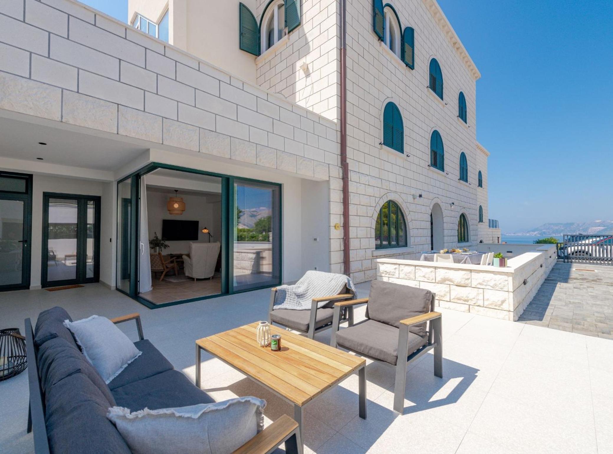 Luxury Private Spa Apartment with Heated Pool & Sauna and Sea View view 3