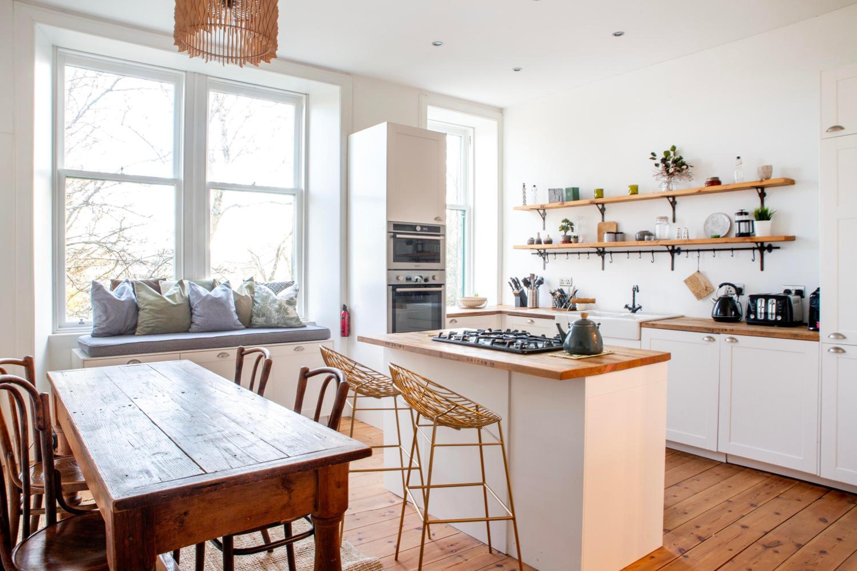 Oakshaw Apartment view 5