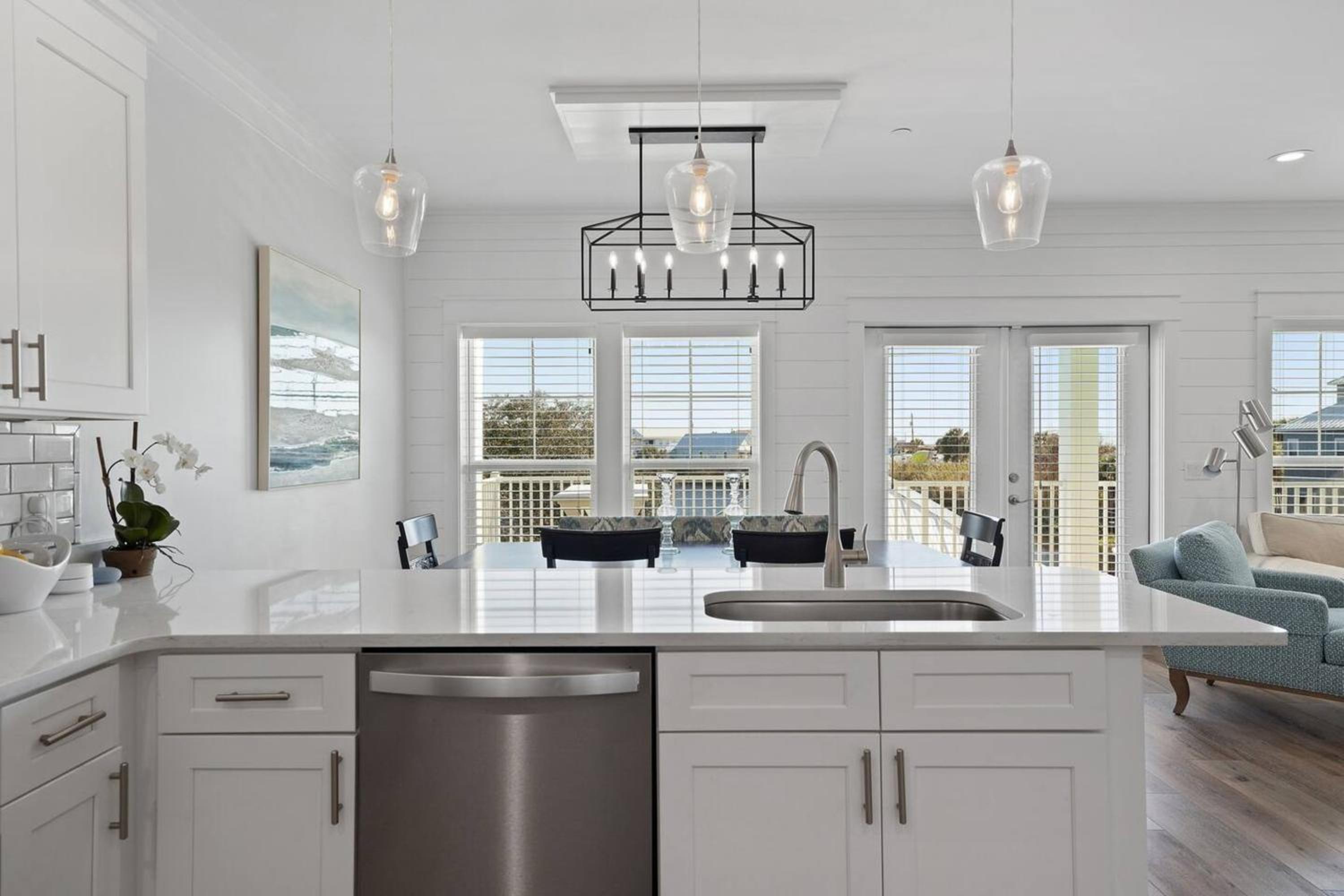 Modern House with pool access near the beach! view 4