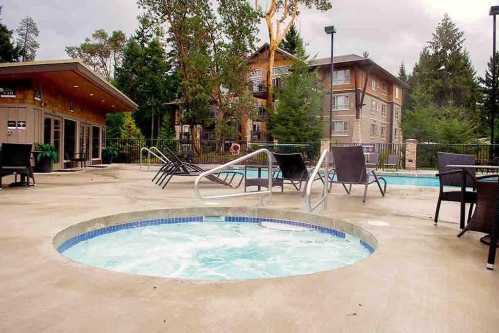 Parksville Vacations - ENTIRE Sunrise Resort Townhome in Parksville - Property Image 16