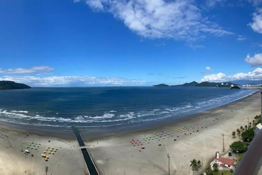 Flat moderno com vista para o mar e varanda!