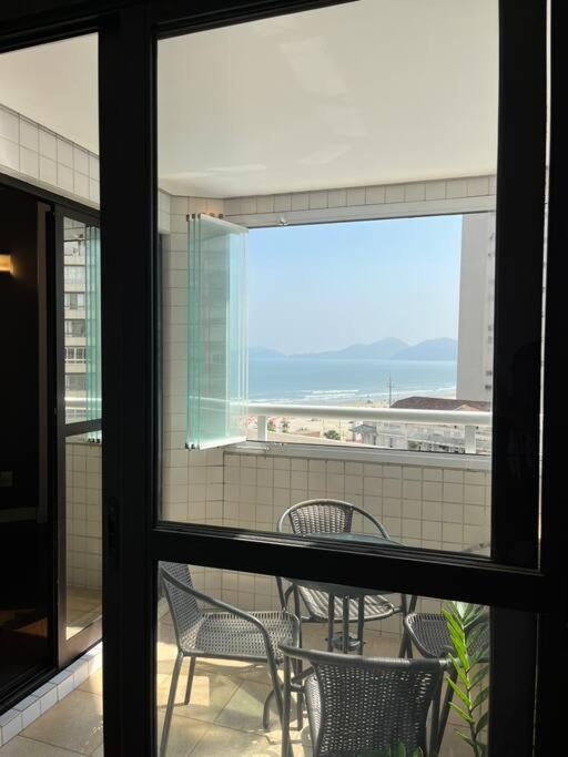 Flat moderno com vista para o mar e varanda!