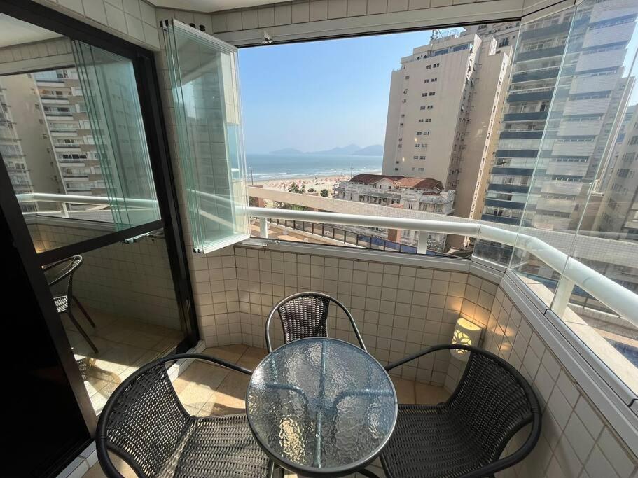 Flat moderno com vista para o mar e varanda!