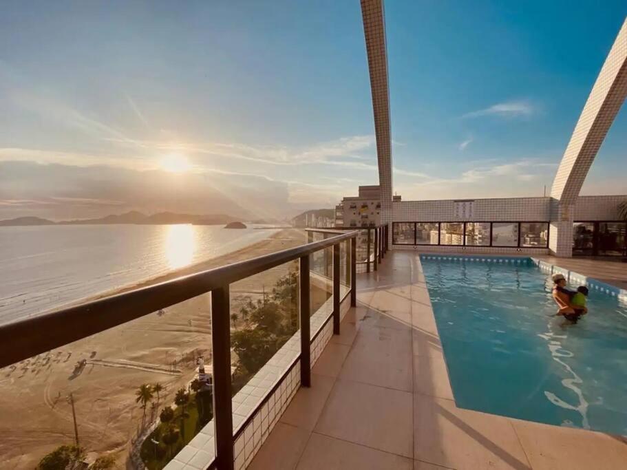 Flat moderno com vista para o mar e varanda!