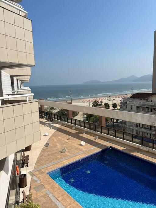 Flat moderno com vista para o mar e varanda!