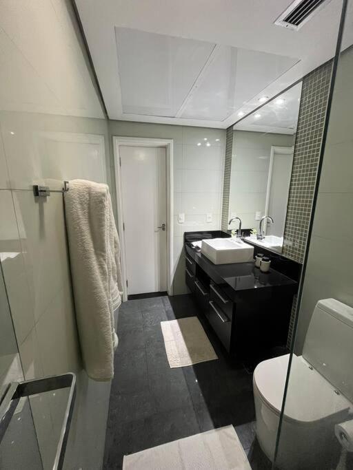 Flat moderno com vista para o mar e varanda!