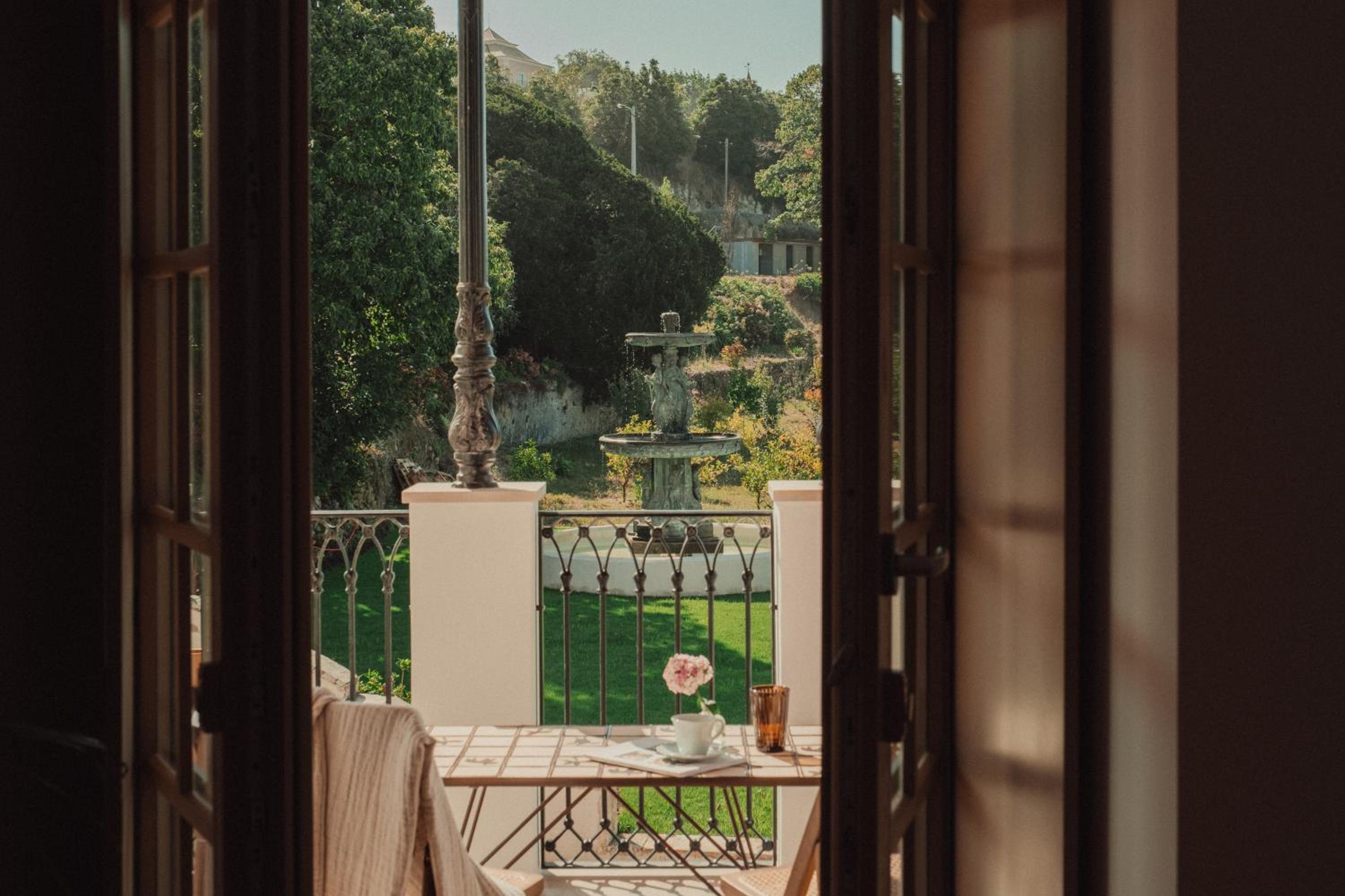 Collares Sintra Petit Palais view 2