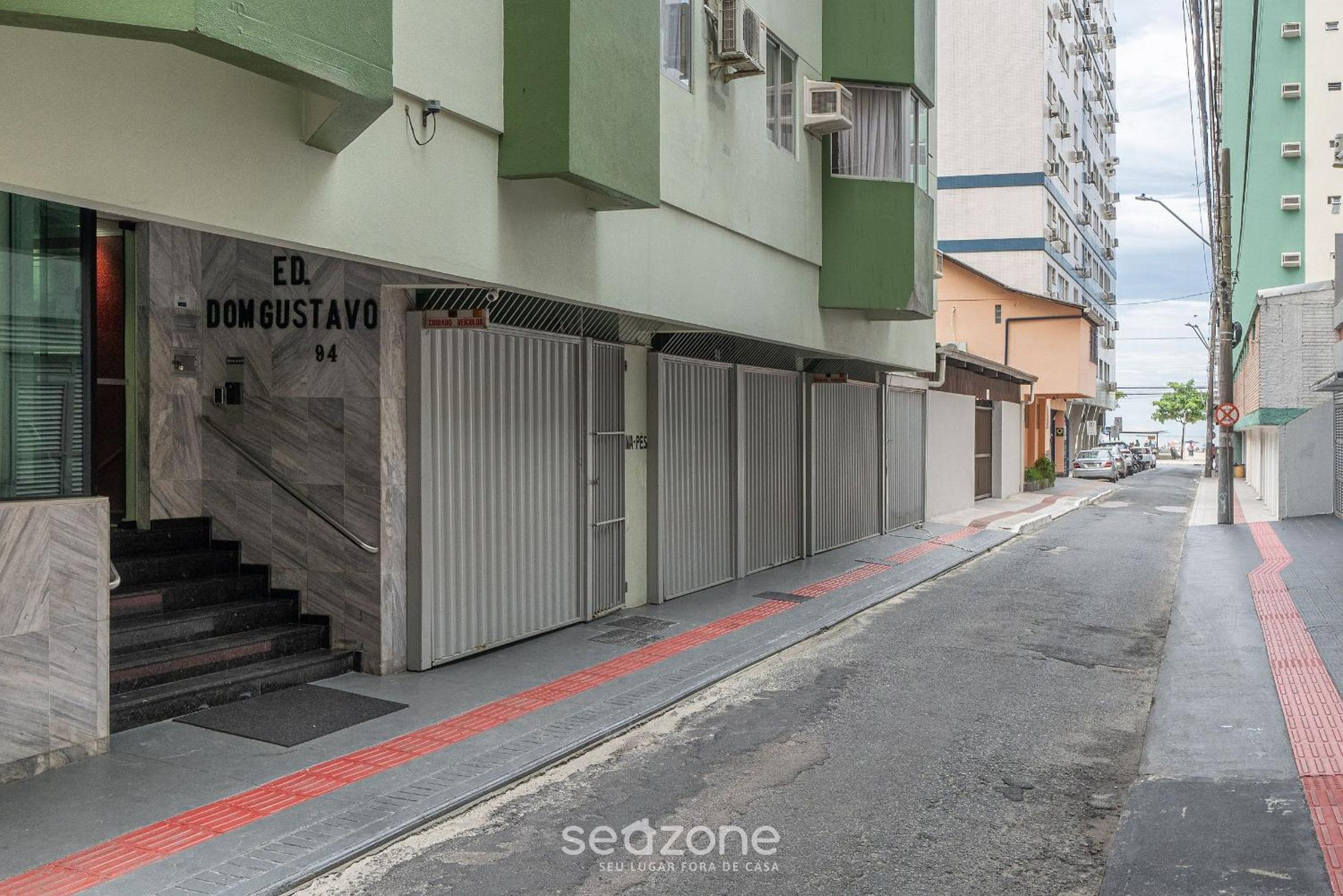 Belo apto 100m do mar em Balneário Camboriú EDG401