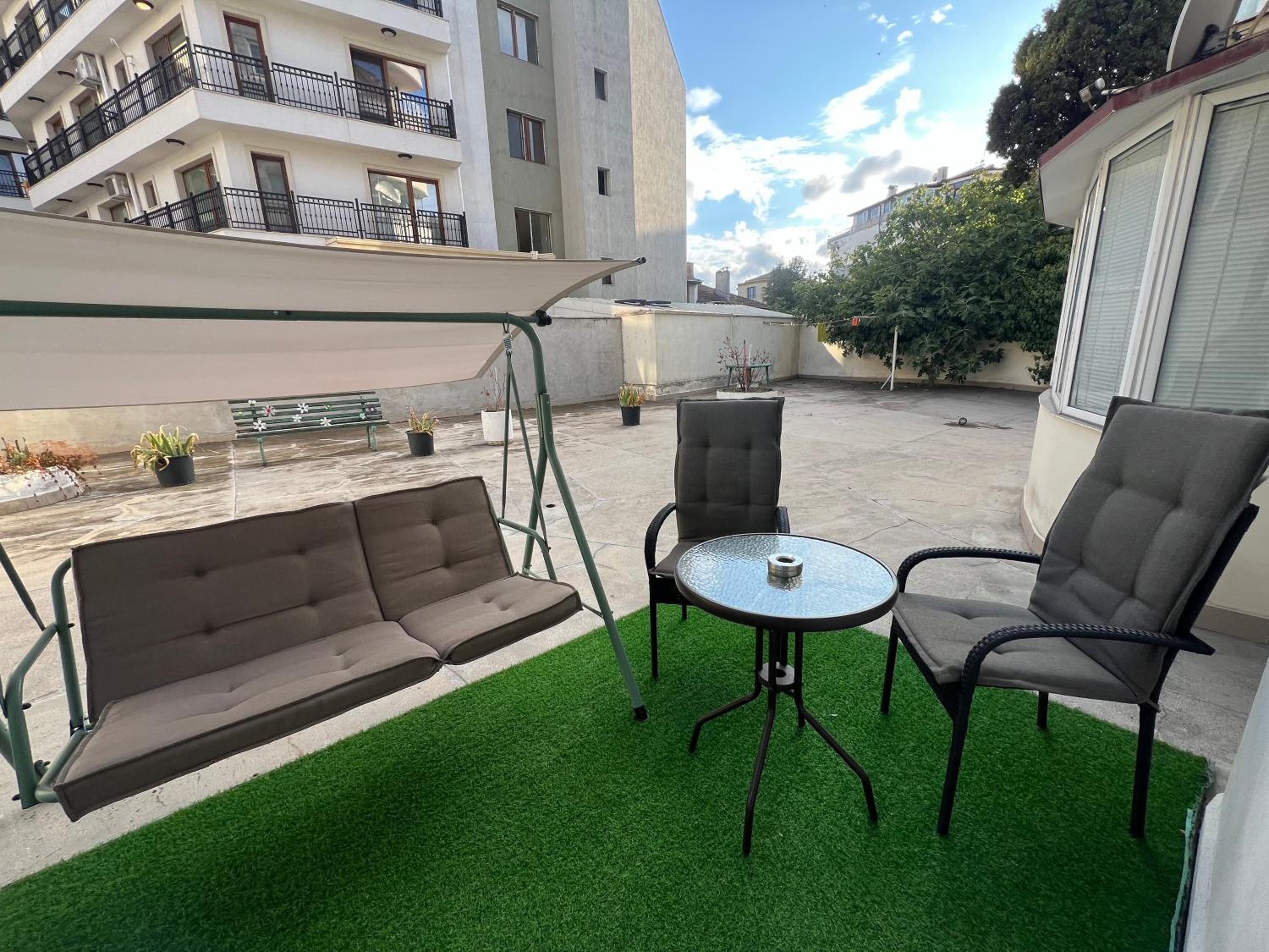 Hotel Varna central apartment with parking for normal to middle sized cars - Image 1