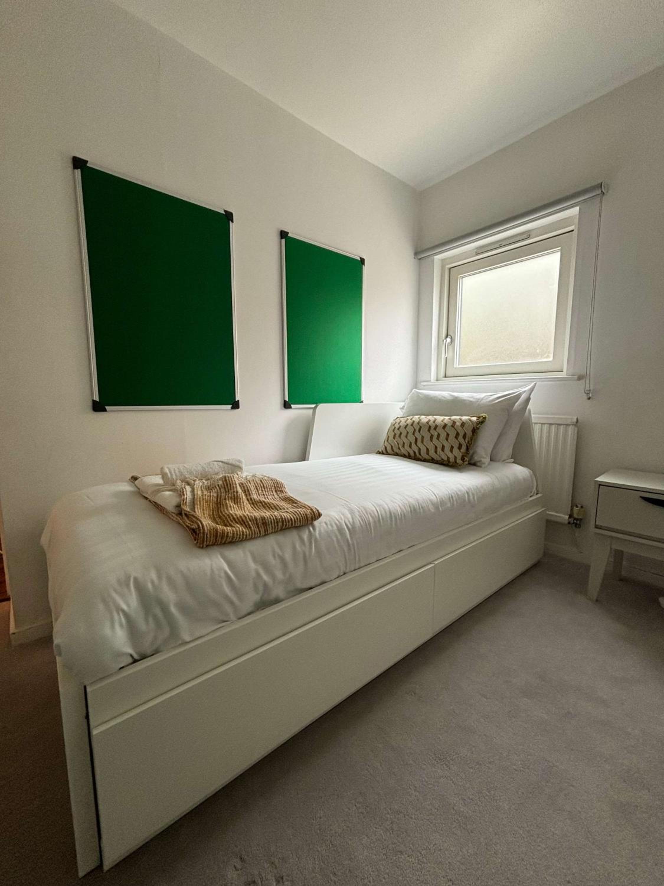 City Center,2 Bedroom Apartment with Parking view 4