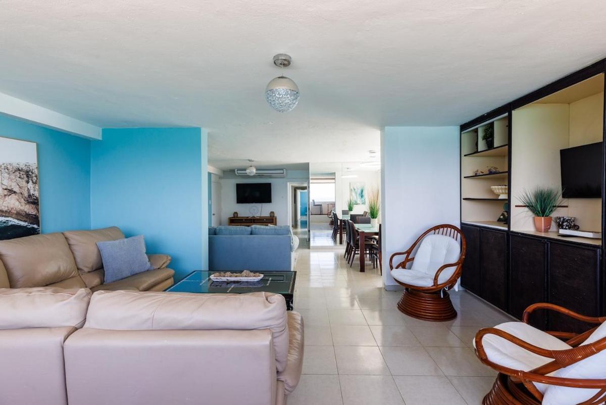 Isla Verde Oceanview 4BR with Beach Access view 5