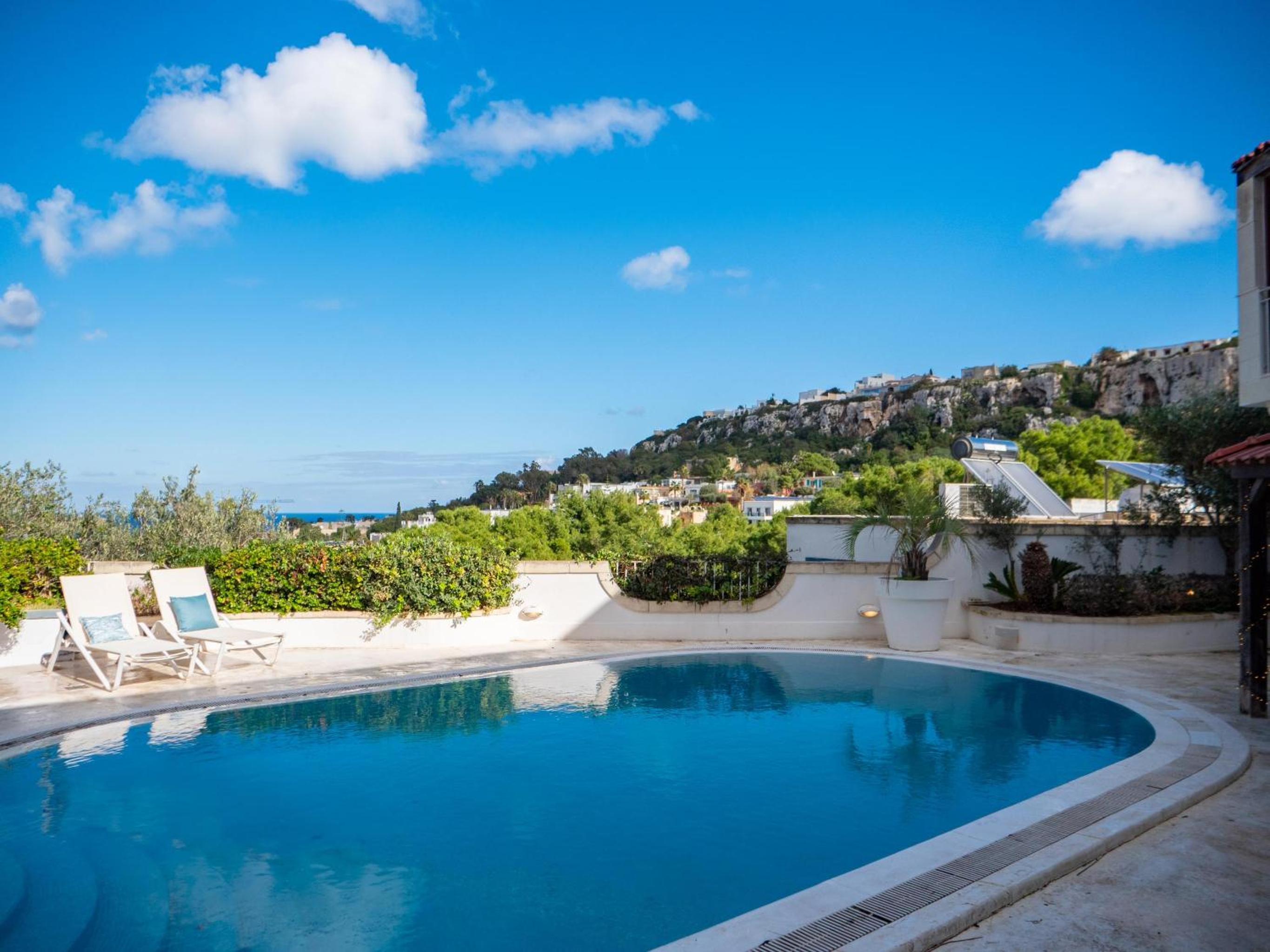 Villa Alexandra: Sea Views Pool Jacuzzi Sauna