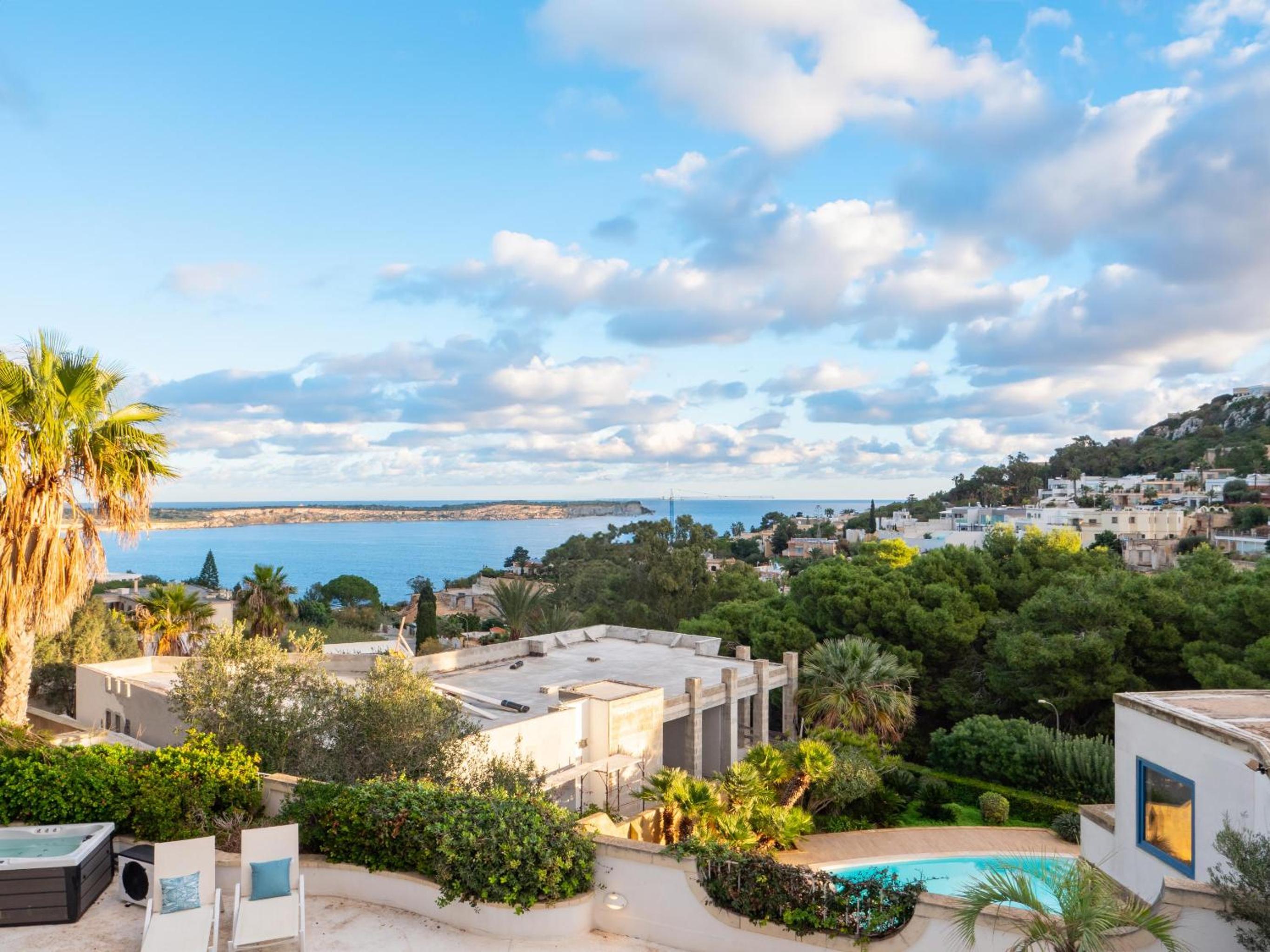 Villa Alexandra: Sea Views Pool Jacuzzi Sauna
