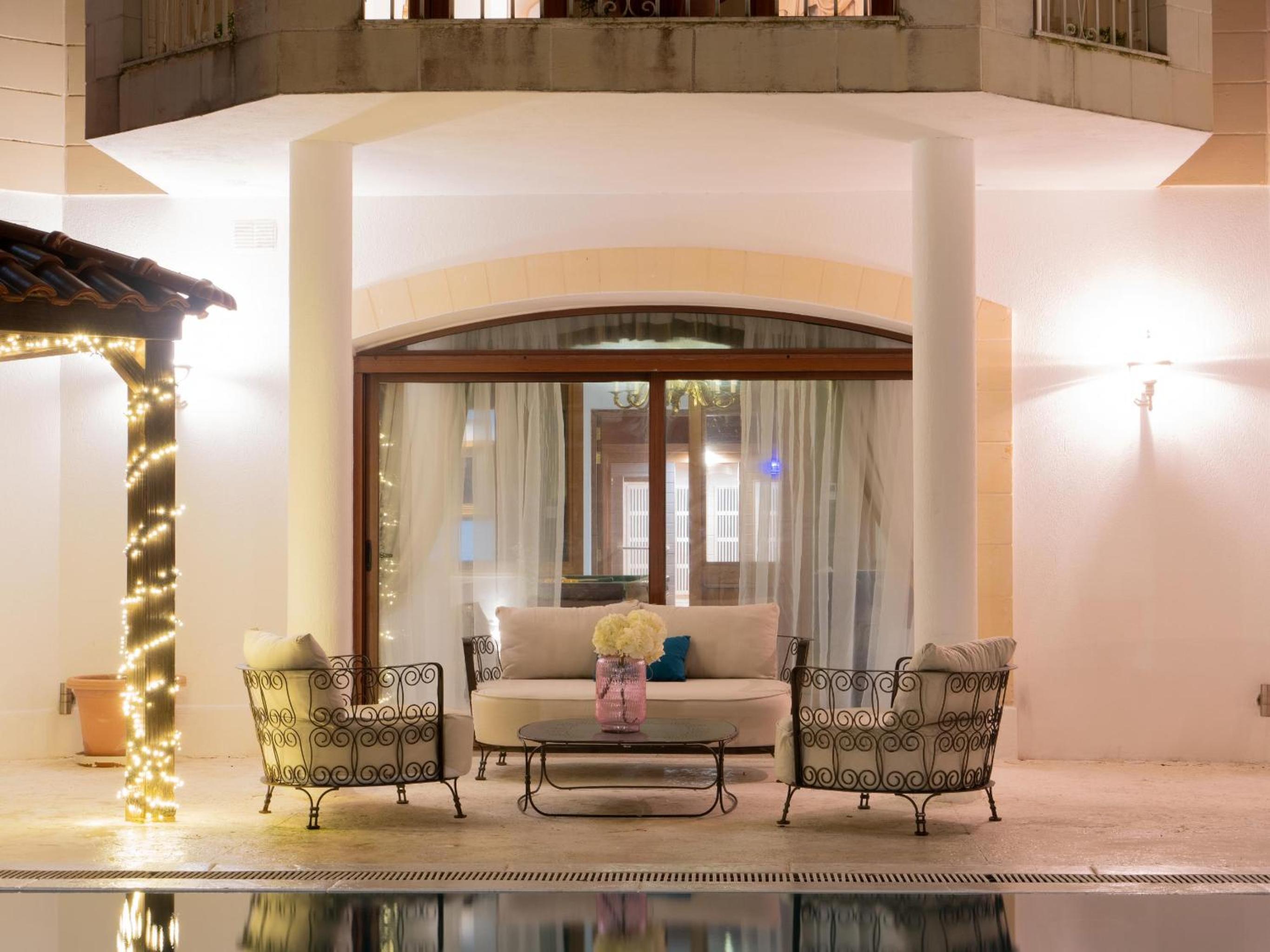 Villa Alexandra: Sea Views Pool Jacuzzi Sauna