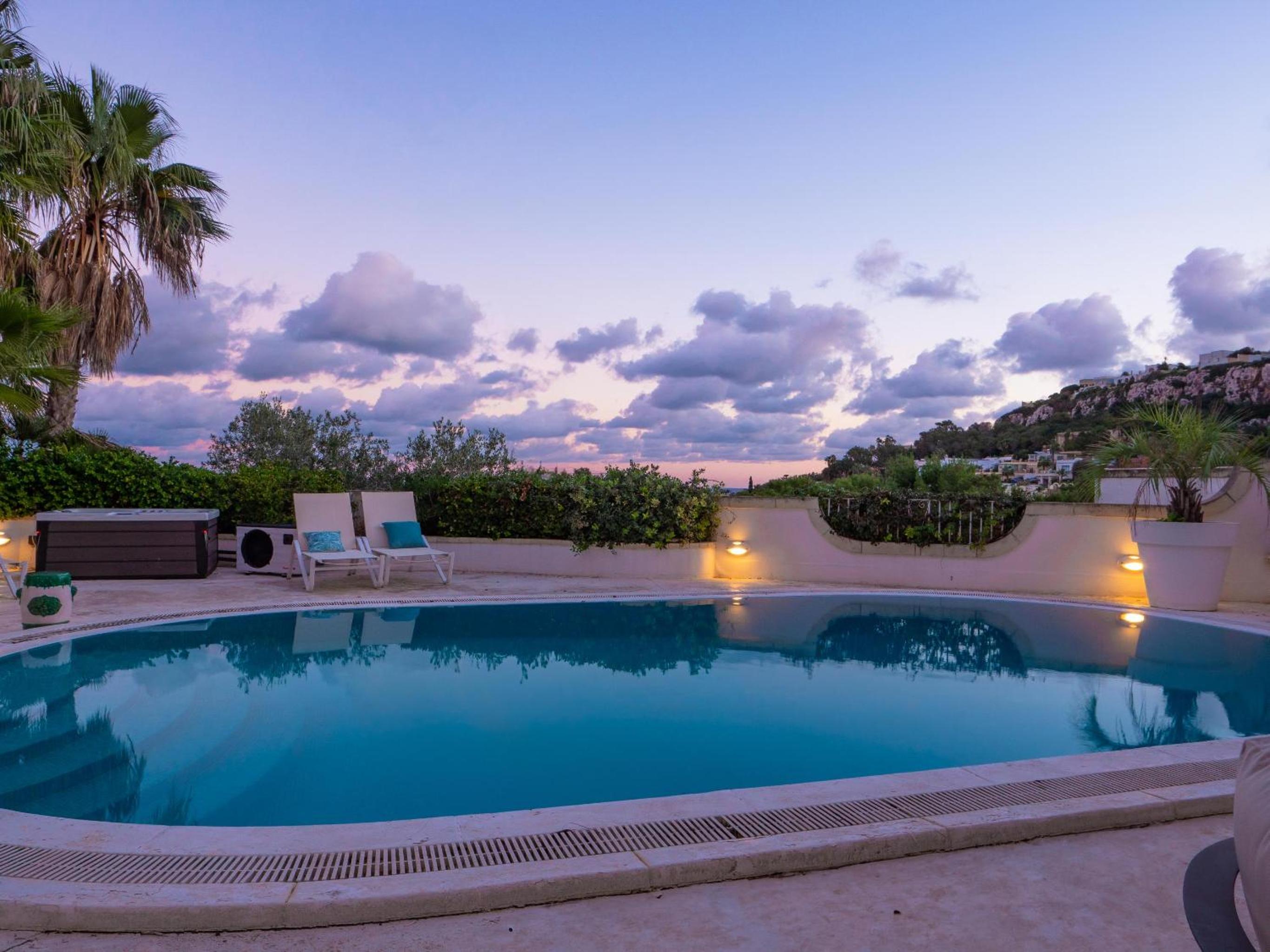 Villa Alexandra: Sea Views Pool Jacuzzi Sauna