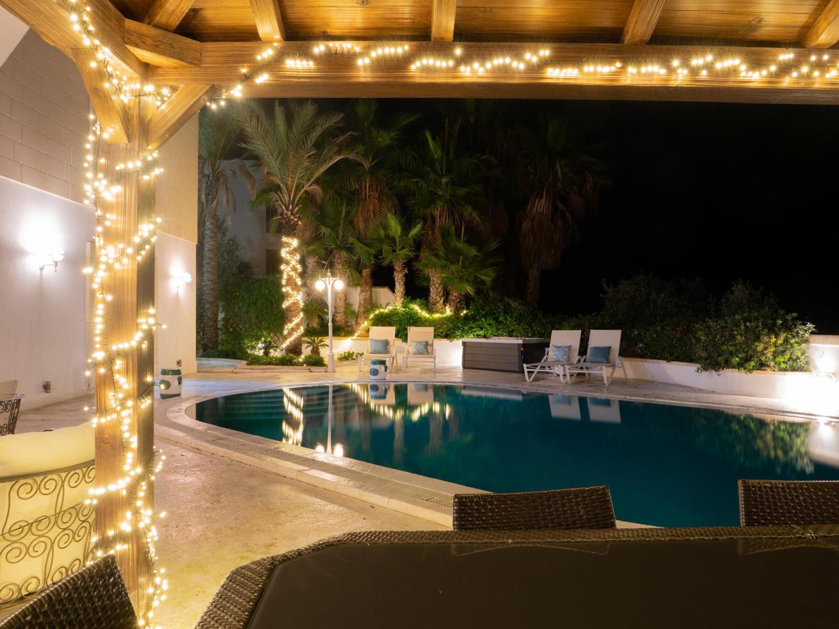 Villa Alexandra: Sea Views Pool Jacuzzi Sauna