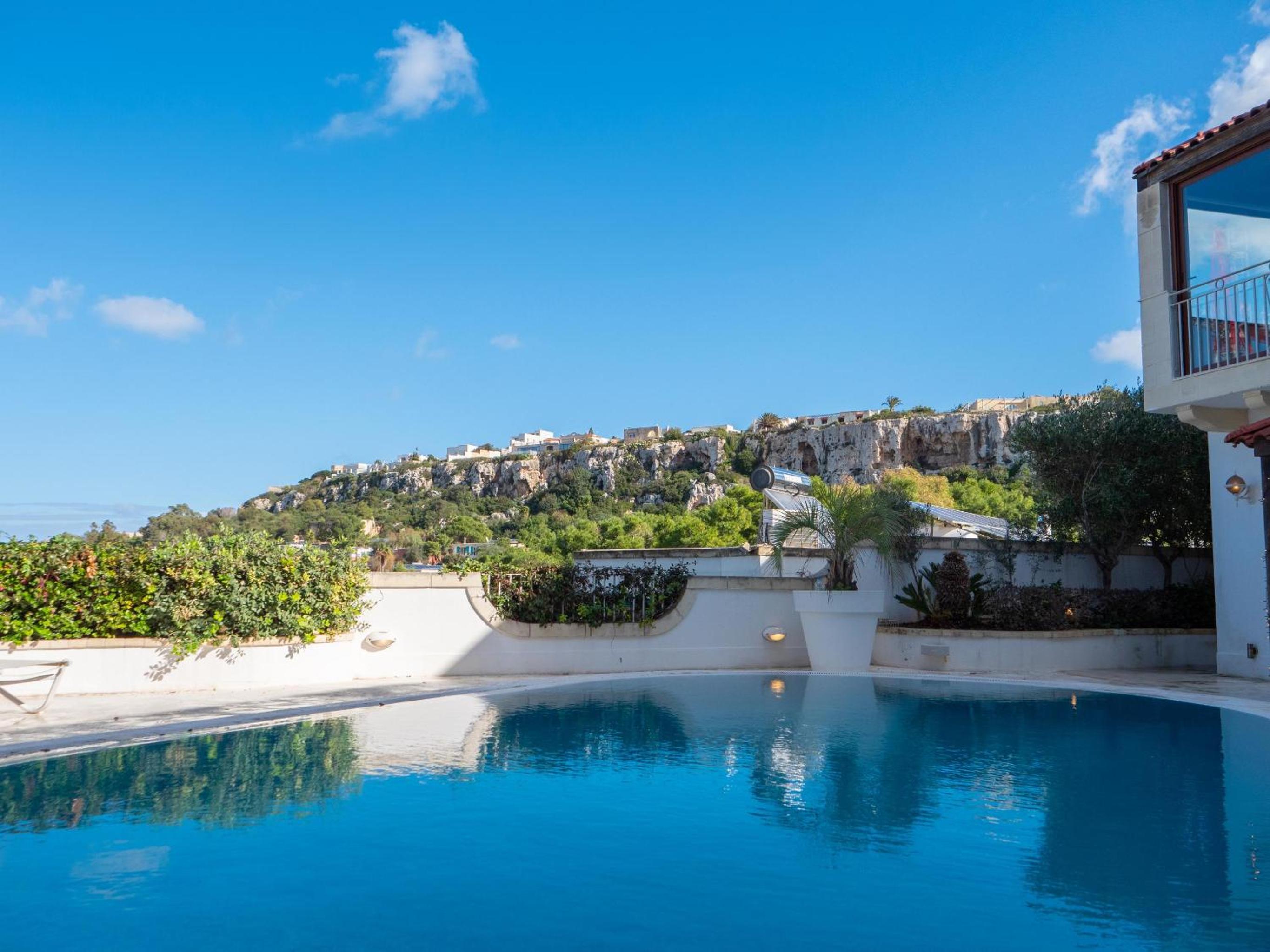Villa Alexandra: Sea Views Pool Jacuzzi Sauna
