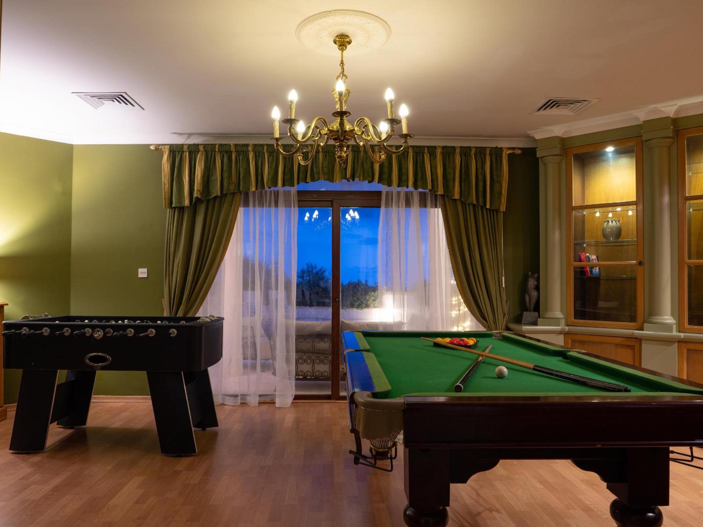 Villa Alexandra: Sea Views Pool Jacuzzi Sauna