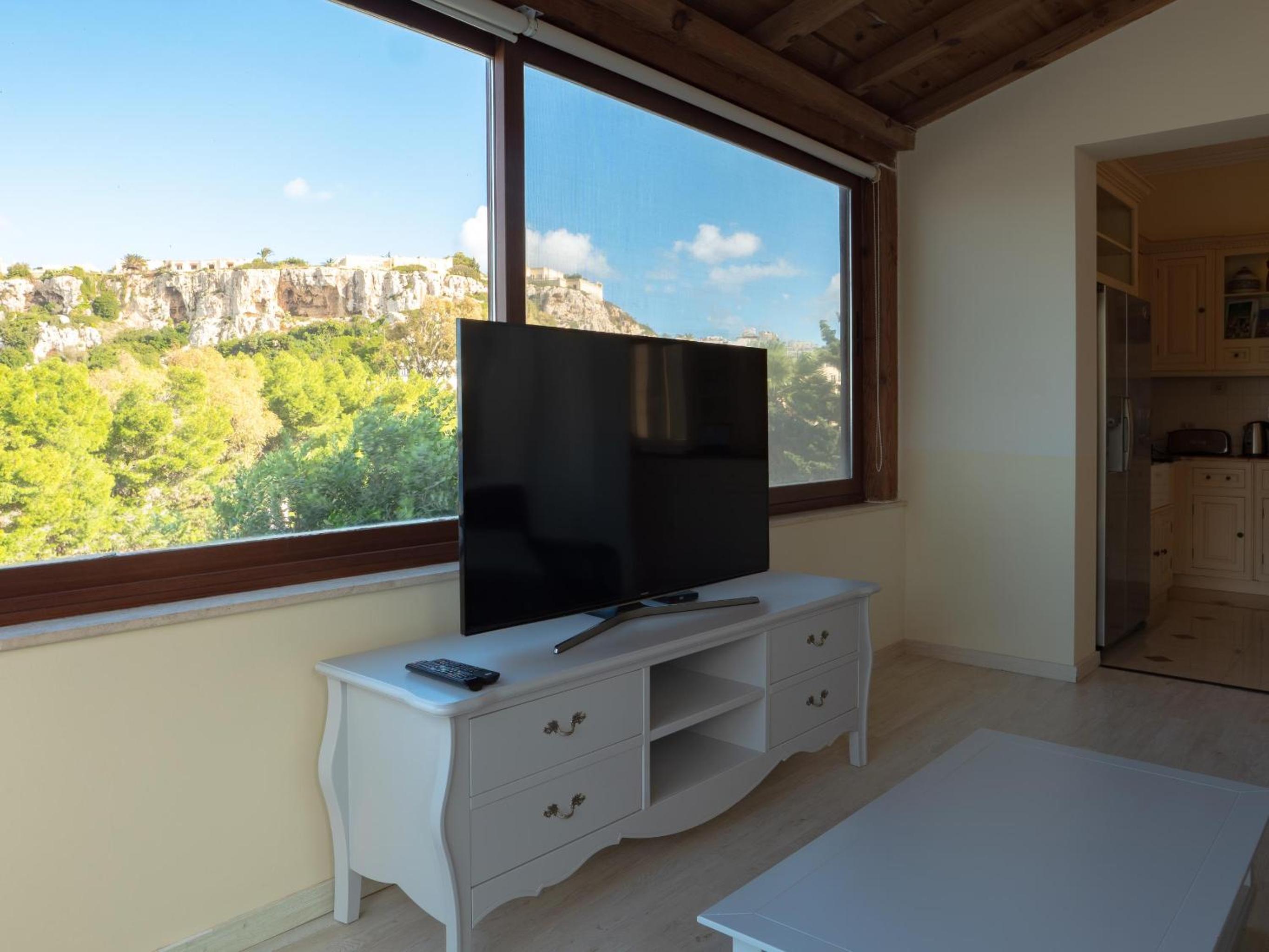 Villa Alexandra: Sea Views Pool Jacuzzi Sauna