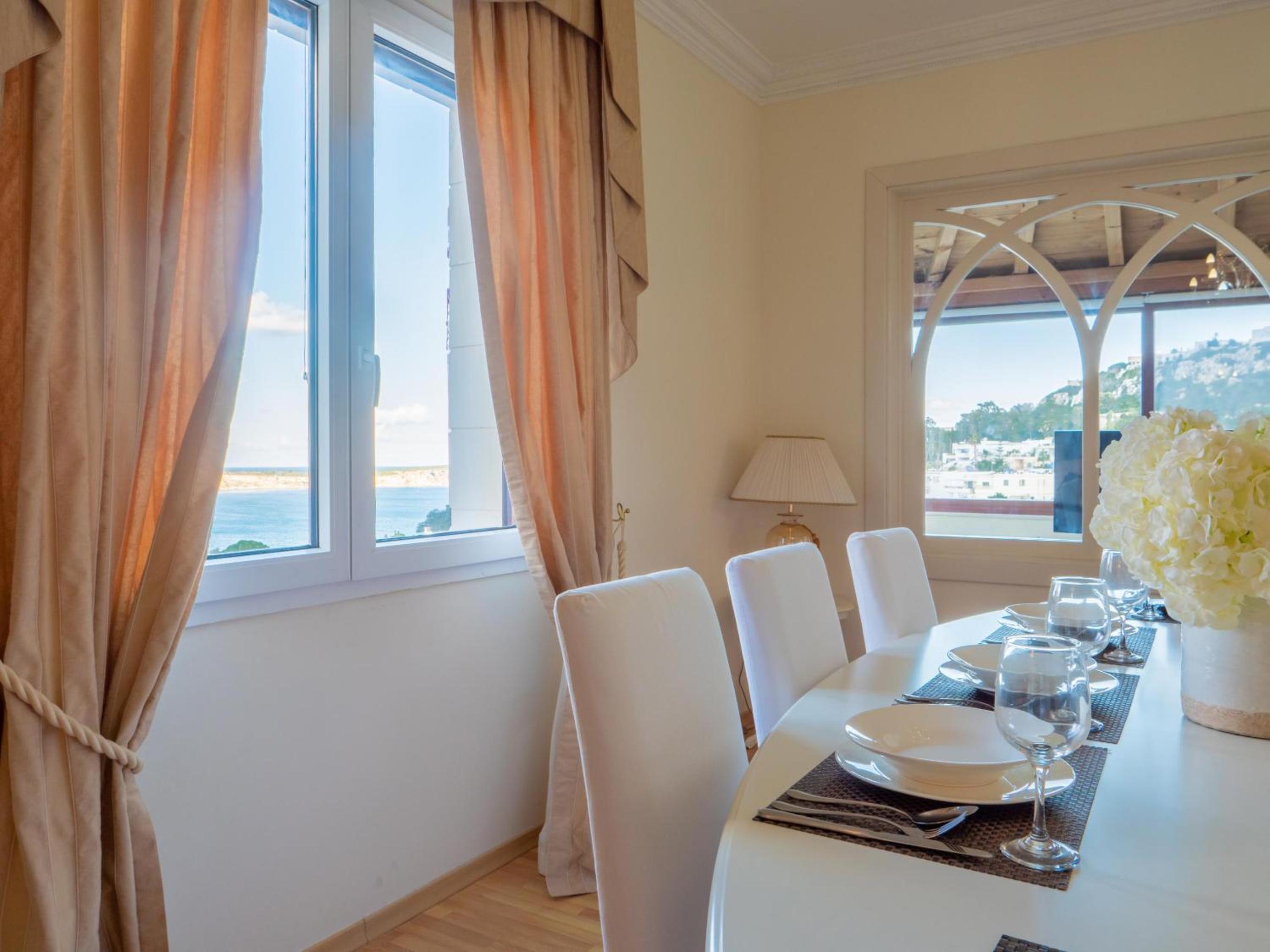 Villa Alexandra: Sea Views Pool Jacuzzi Sauna