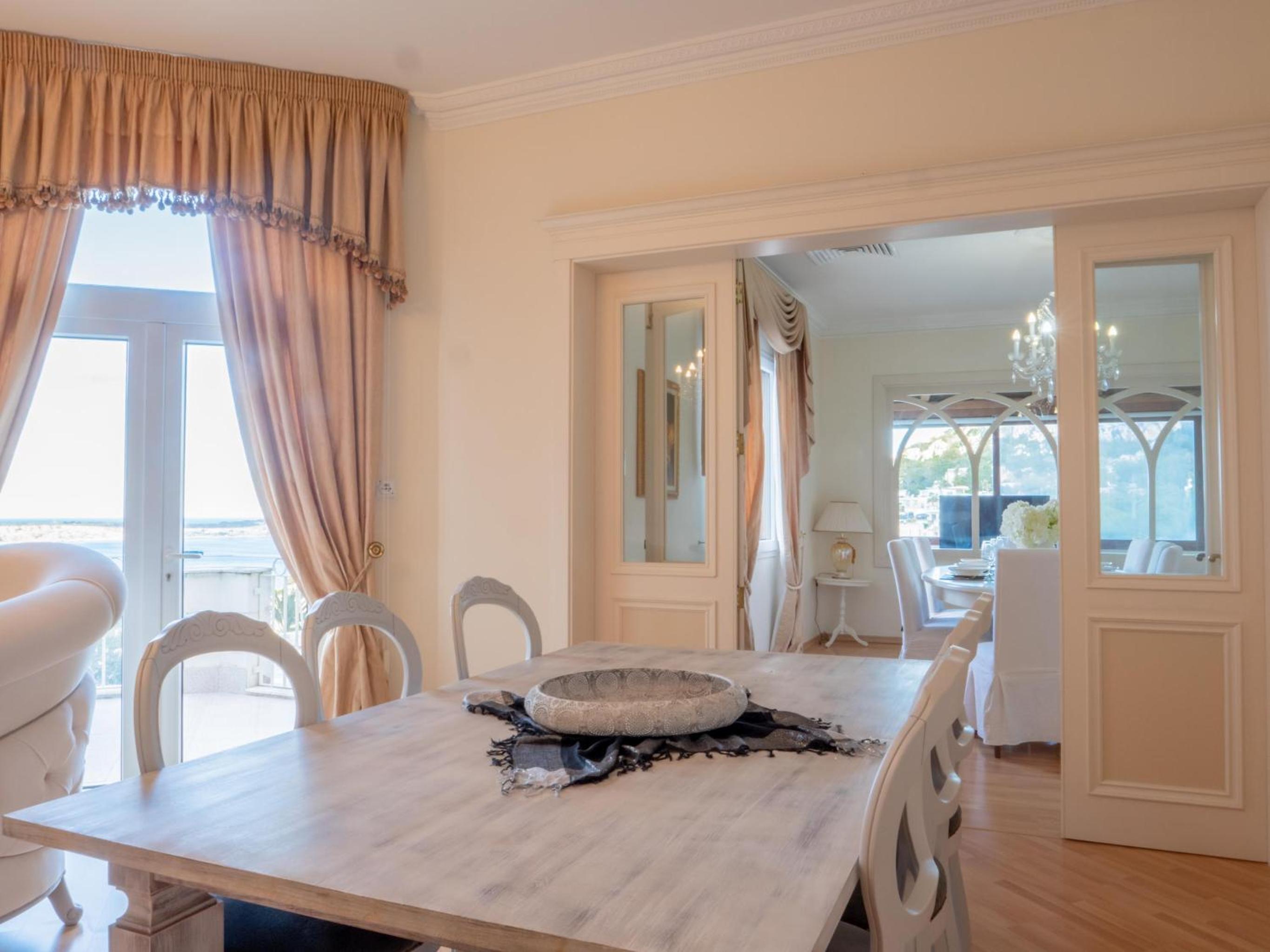 Villa Alexandra: Sea Views Pool Jacuzzi Sauna