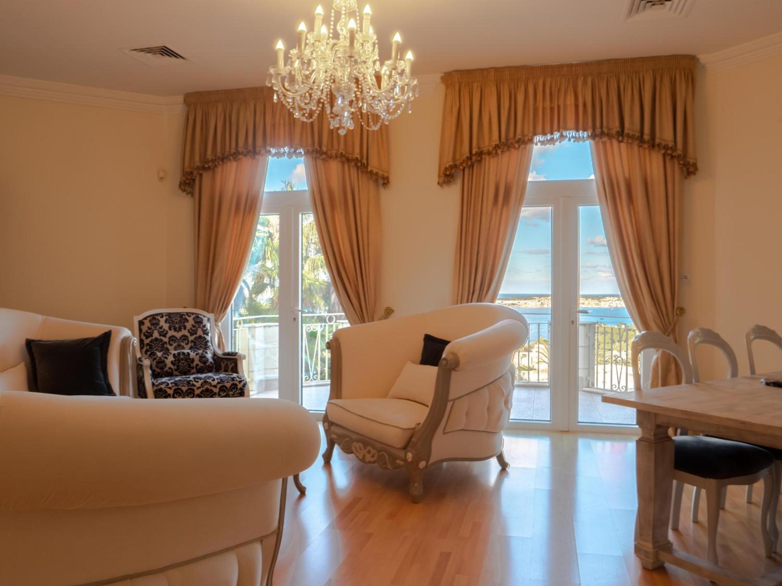 Villa Alexandra: Sea Views Pool Jacuzzi Sauna