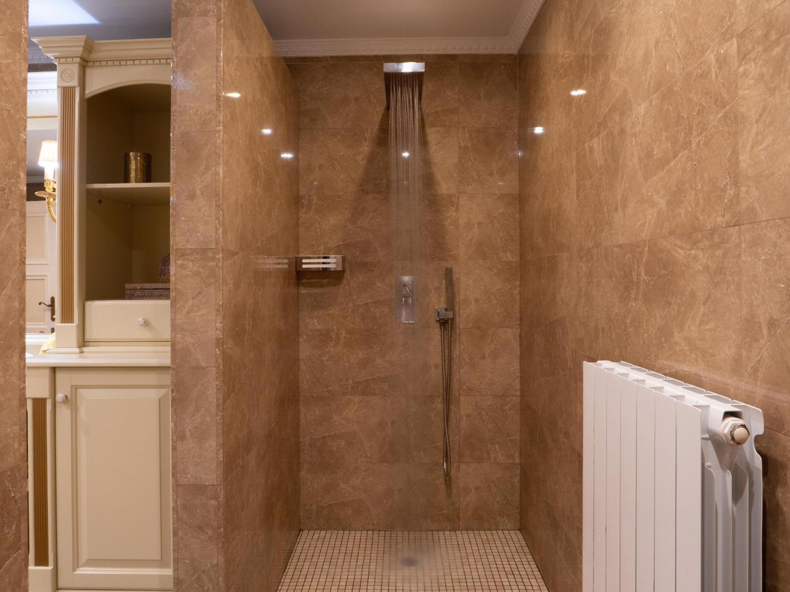 Villa Alexandra: Sea Views Pool Jacuzzi Sauna