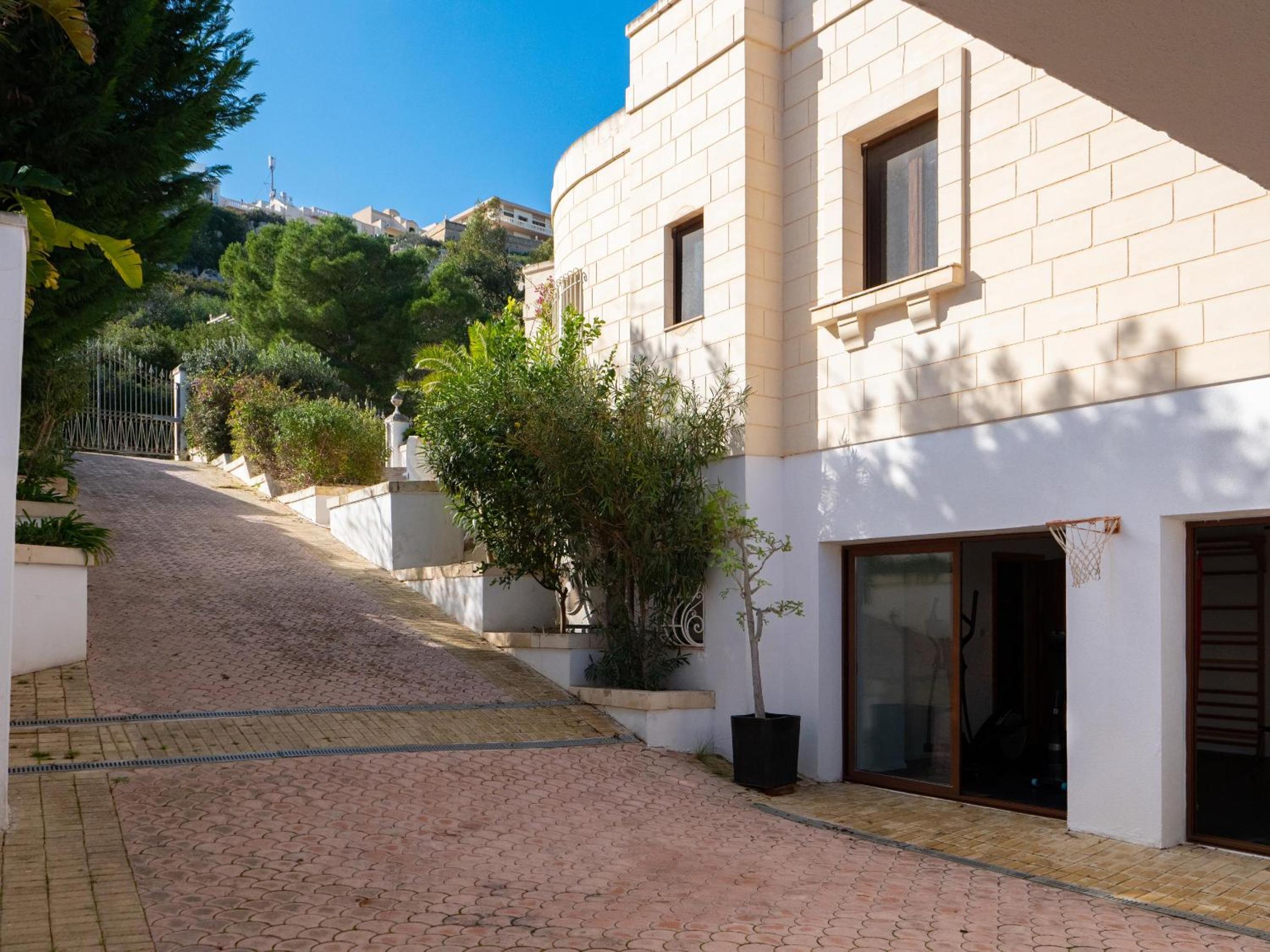 Villa Alexandra: Sea Views Pool Jacuzzi Sauna