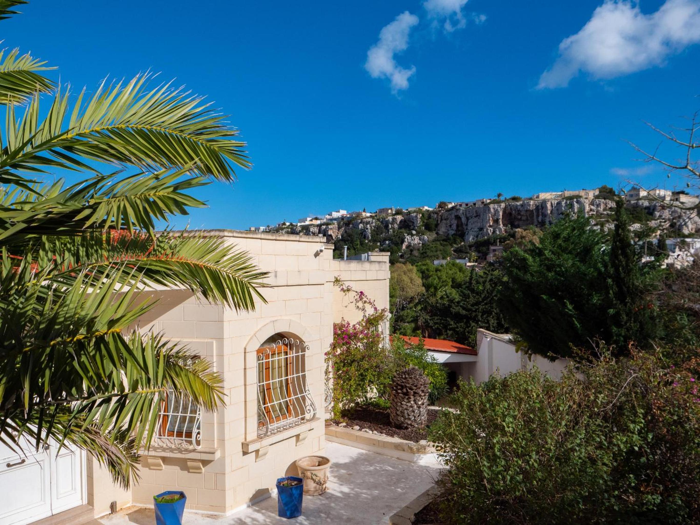 Villa Alexandra: Sea Views Pool Jacuzzi Sauna